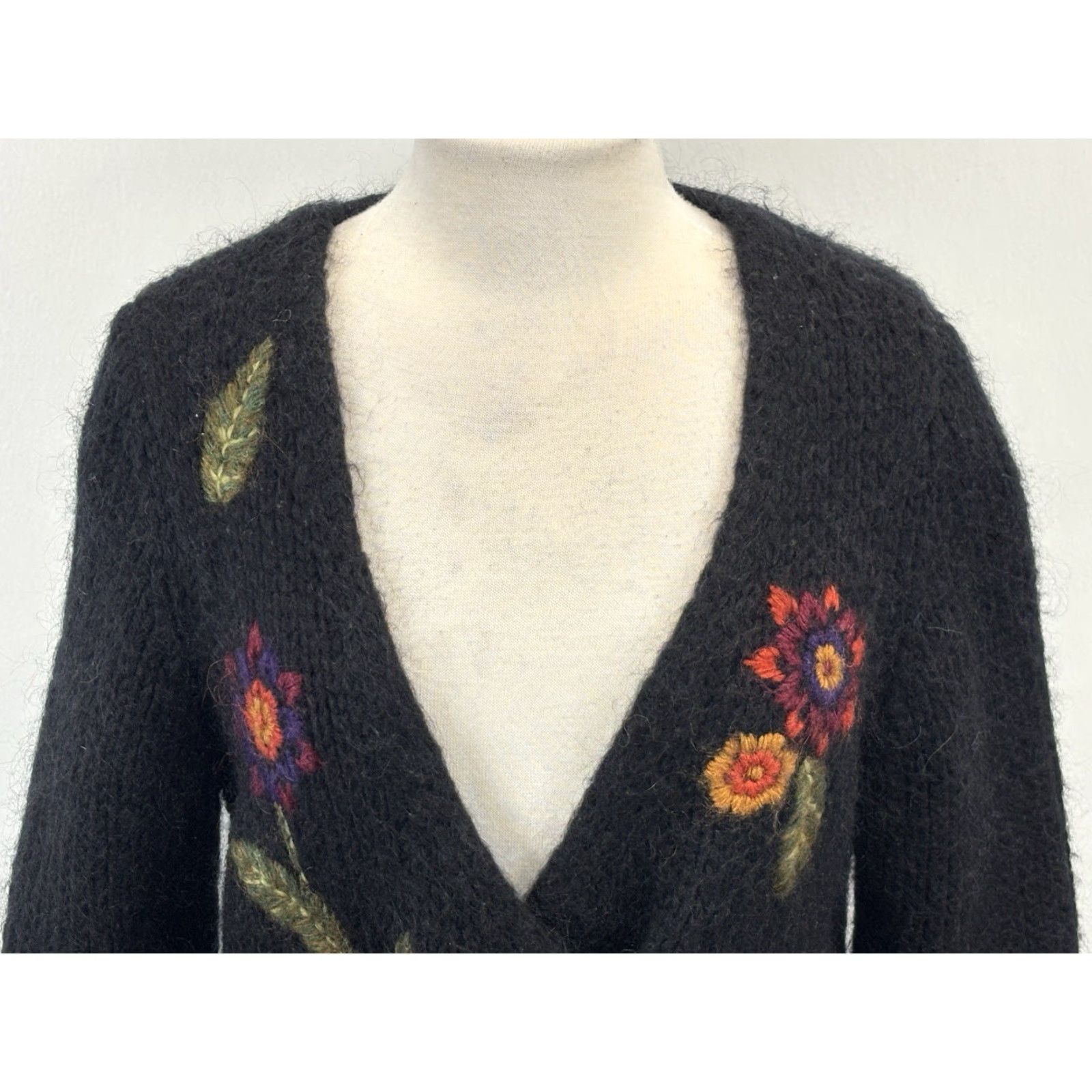 Willi Smith VINTAGE Willi Smith Cardigan Sweater Mohair Blend Large Black Floral Embroidered Chunky Knit L Womens Size L / US 10 / IT 46 - 5 Thumbnail