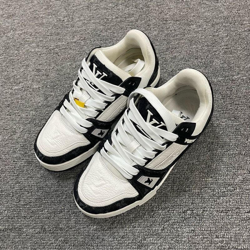 Louis Vuitton Louis Vuitton Black White Trainer Low-Top Sneakers Size US 7 / IT 37 - 1 Thumbnail