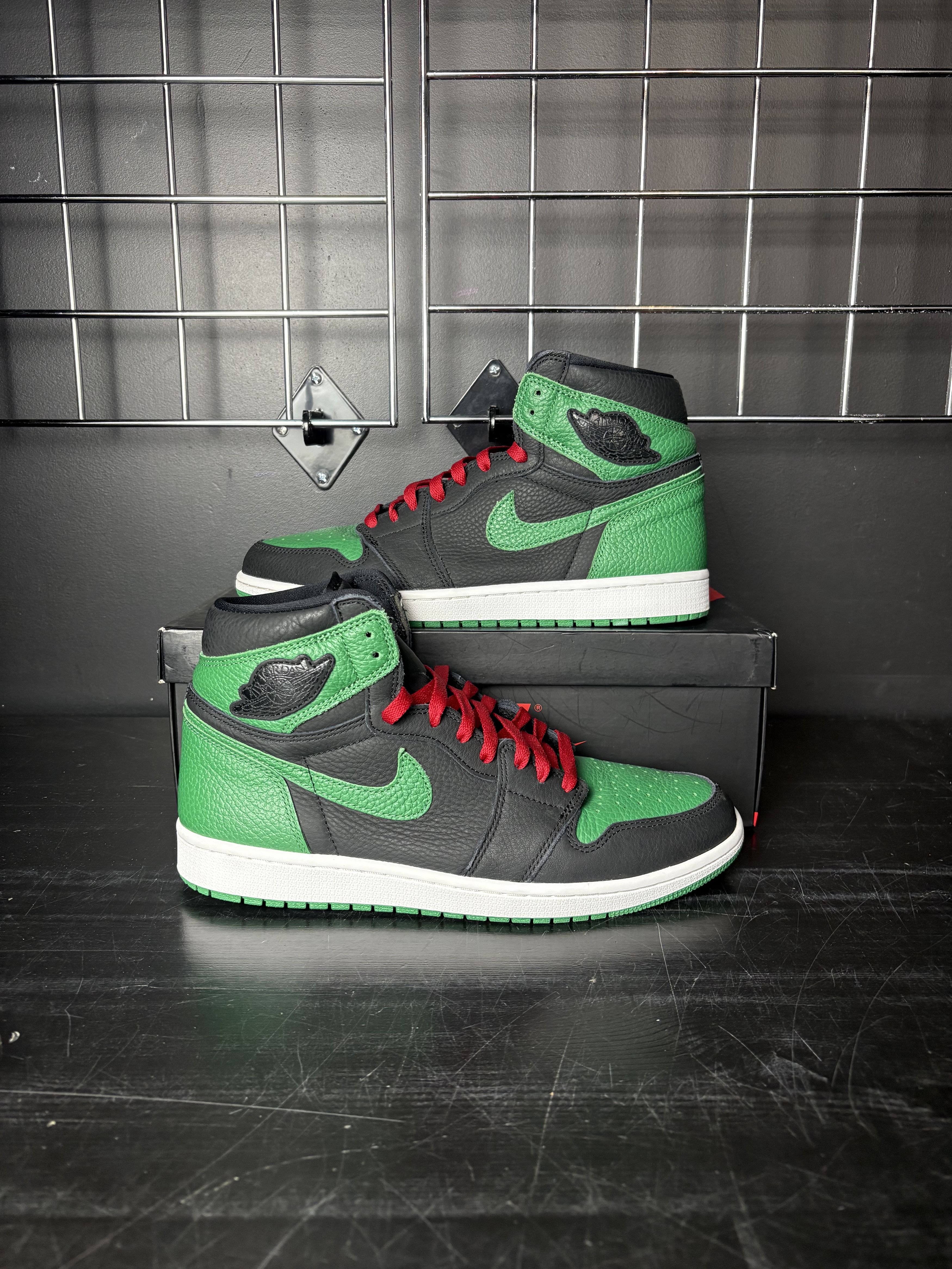 Jordan Brand Air Jordan 1 Retro High "Pine Green Black" **PRE-OWNED** Size US 10.5 / EU 43-44 - 1 Thumbnail