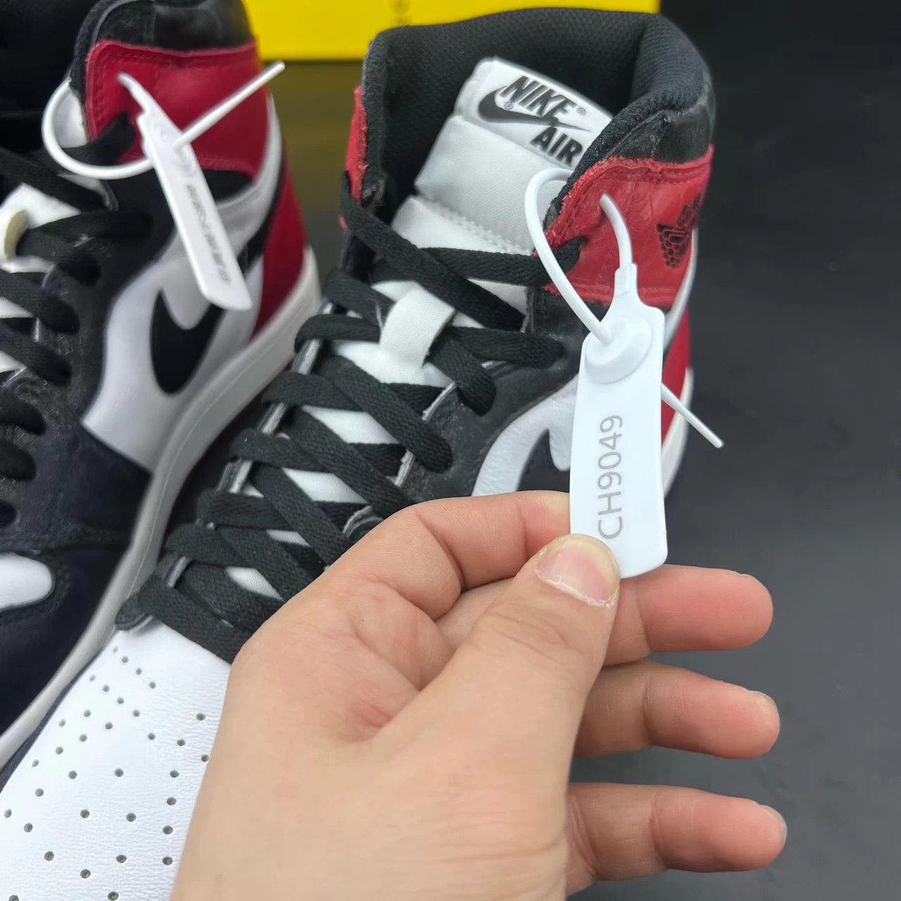 Nike Air Jordan 1 Black Toe 2016 45 Size US 12 / EU 45 - 9 Thumbnail