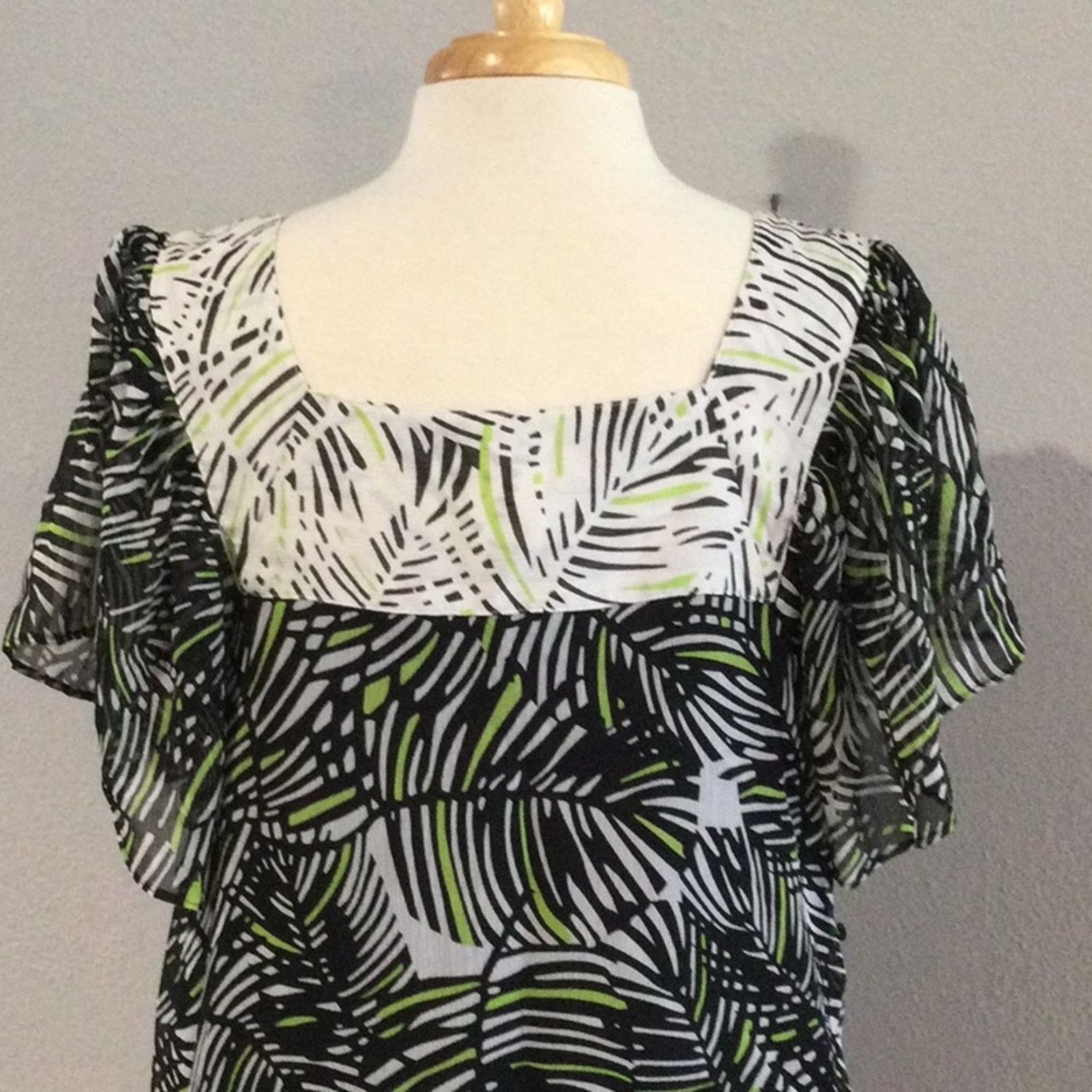 Worthington Worthington Foliage Print Flutter Sleeve Square Neck Top L Size L / US 10 / IT 46 - 8 Thumbnail