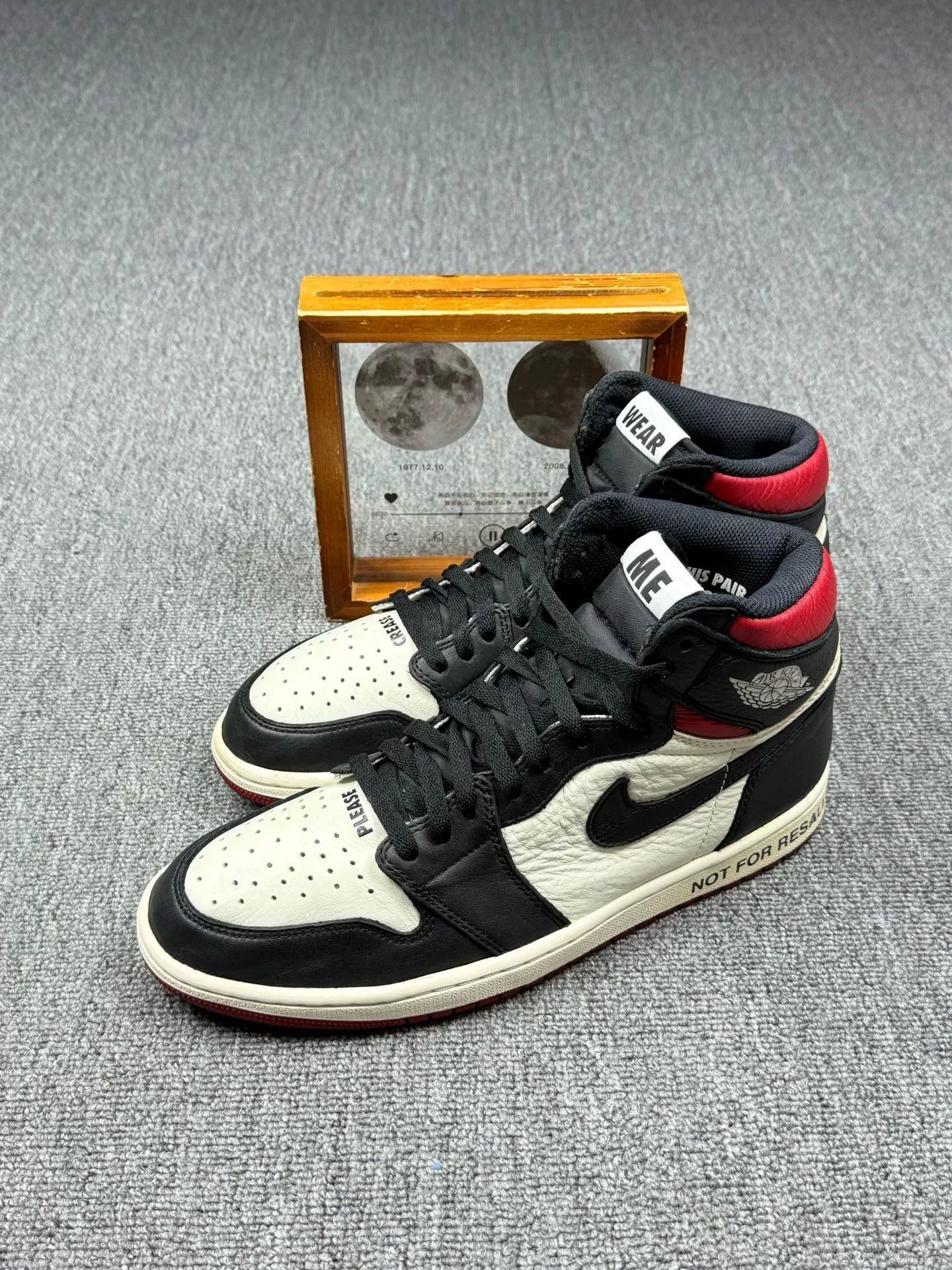 Nike Nike AJ1 Black Lowtop Sneakers 12 Men Size US 12 / EU 45 - 1 Thumbnail