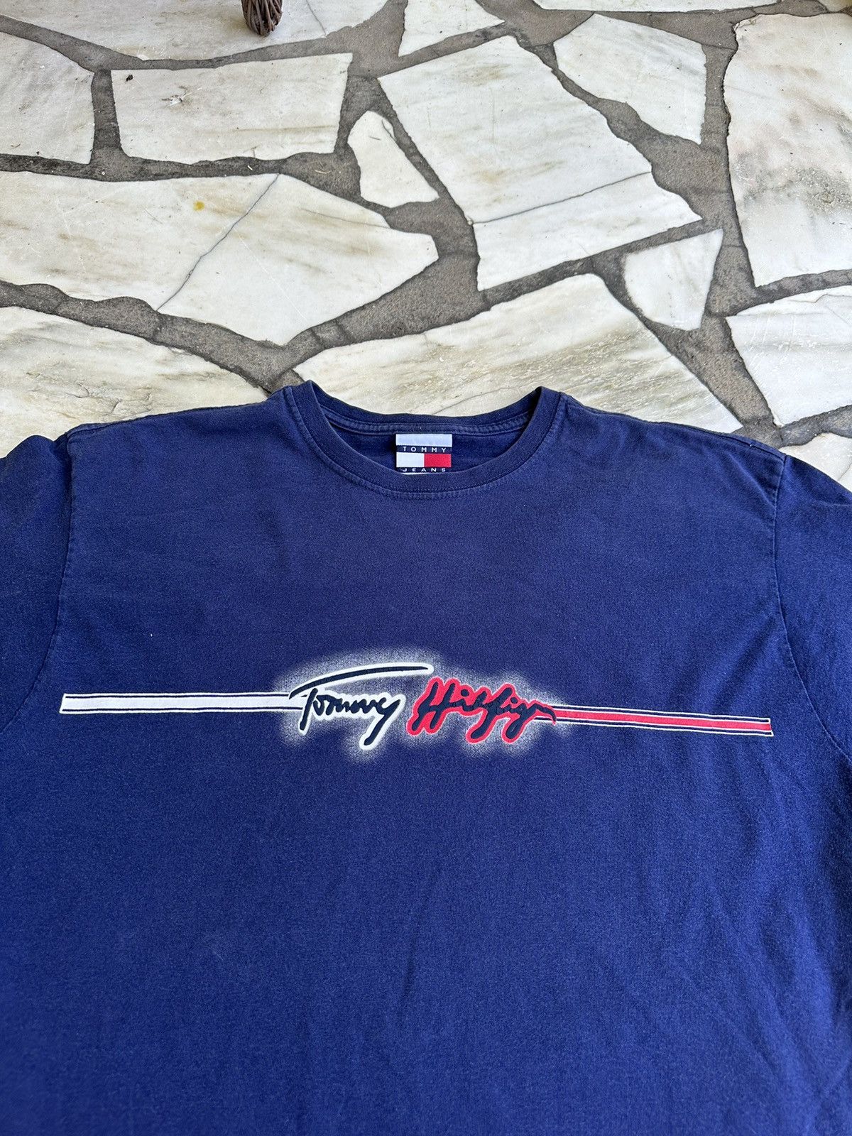 Vintage CRAZY Vintage Tommy Hilfiger Jeans Essential Logo Tee Size US M / EU 48-50 / 2 - 1 Thumbnail