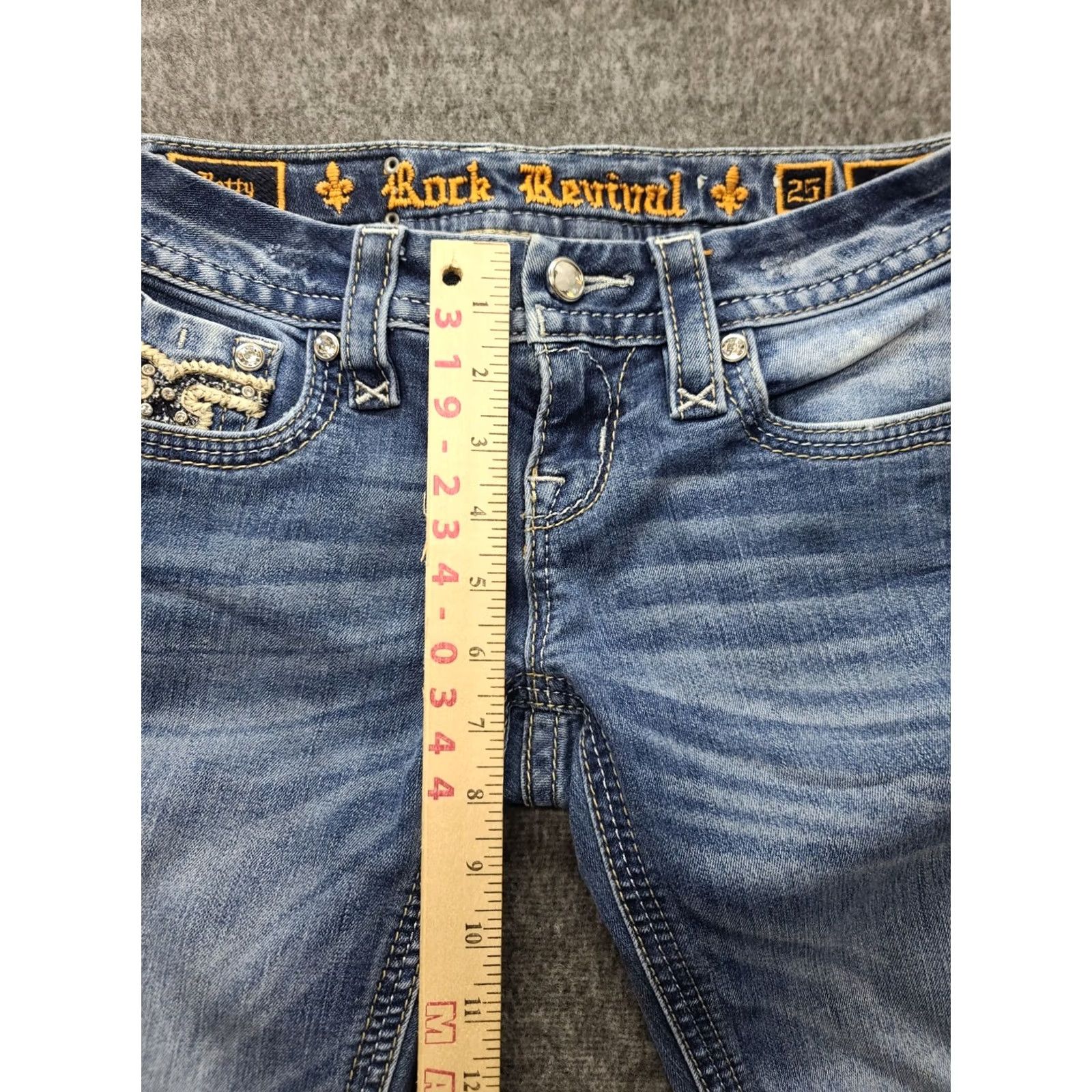 Vintage VINTAGE Rock Revival Betty Capri Womens 25 Denim Blue 5-Pocket Embroidered Rhinestone Western Cowgirl Y2K Womens Size ONE SIZE - 6 Thumbnail