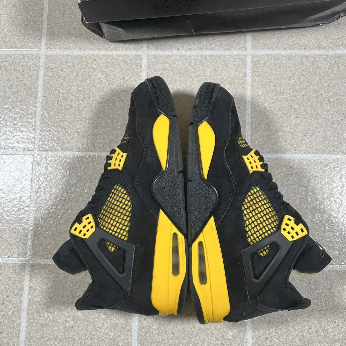 Jordan Brand Jordan 4 Retro Yellow Thunder 2023 Size 10.5 Black Size US 10.5 / EU 43-44 - 7 Thumbnail