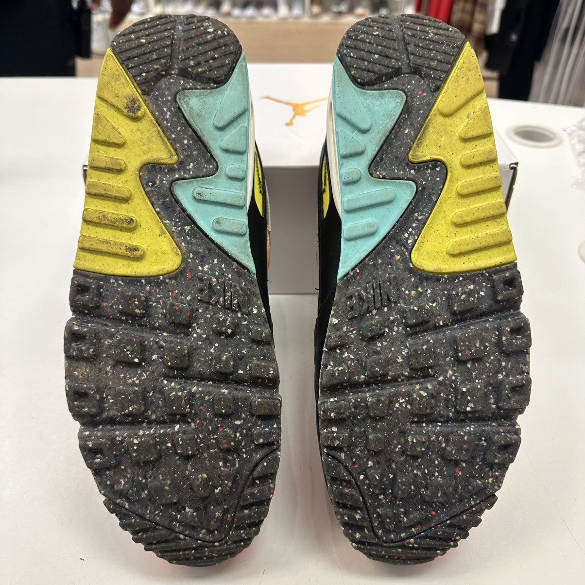 Nike Size 11.5 - Nike Air Max 90 Familia (DJ4703-900) Size US 11.5 / EU 44-45 - 5 Thumbnail