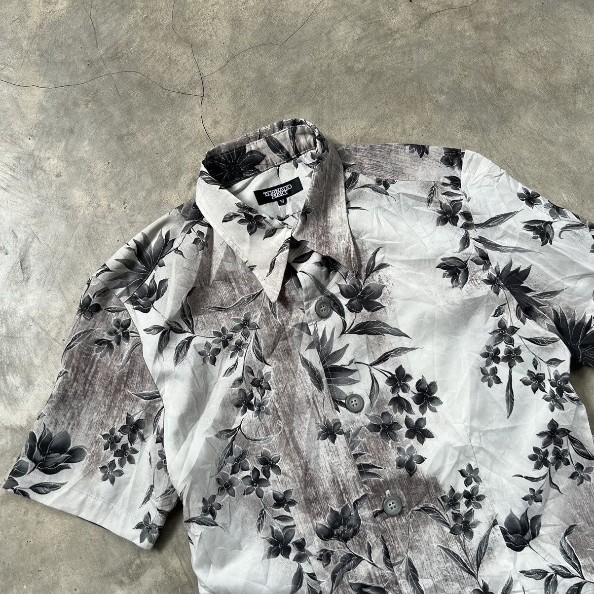 Tornado Mart 2000’s Tornado Mart Floral Button up Shirt Size US M / EU 48-50 / 2 - 3 Thumbnail