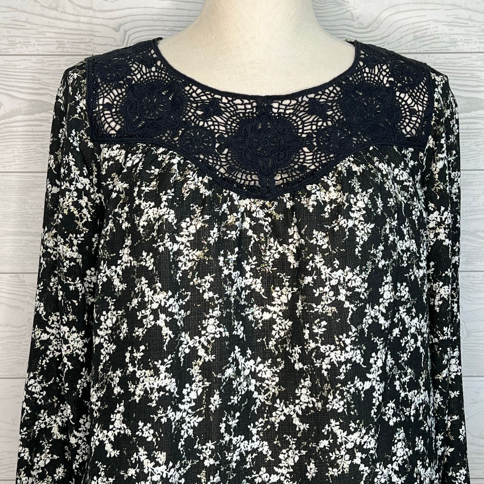 Other Xhilaration black floral print top with crochet yoke Size M Size M / US 6-8 / IT 42-44 - 2 Thumbnail