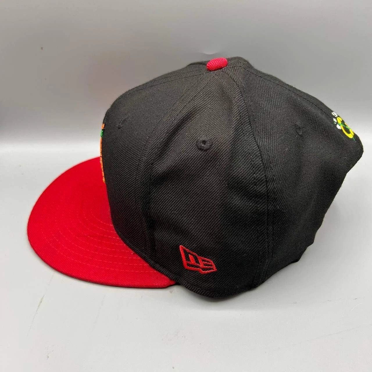 New Era Chicago Blackhawks Hat Men Black Red NHL Snap Back Cap Wool Size ONE SIZE - 8 Thumbnail