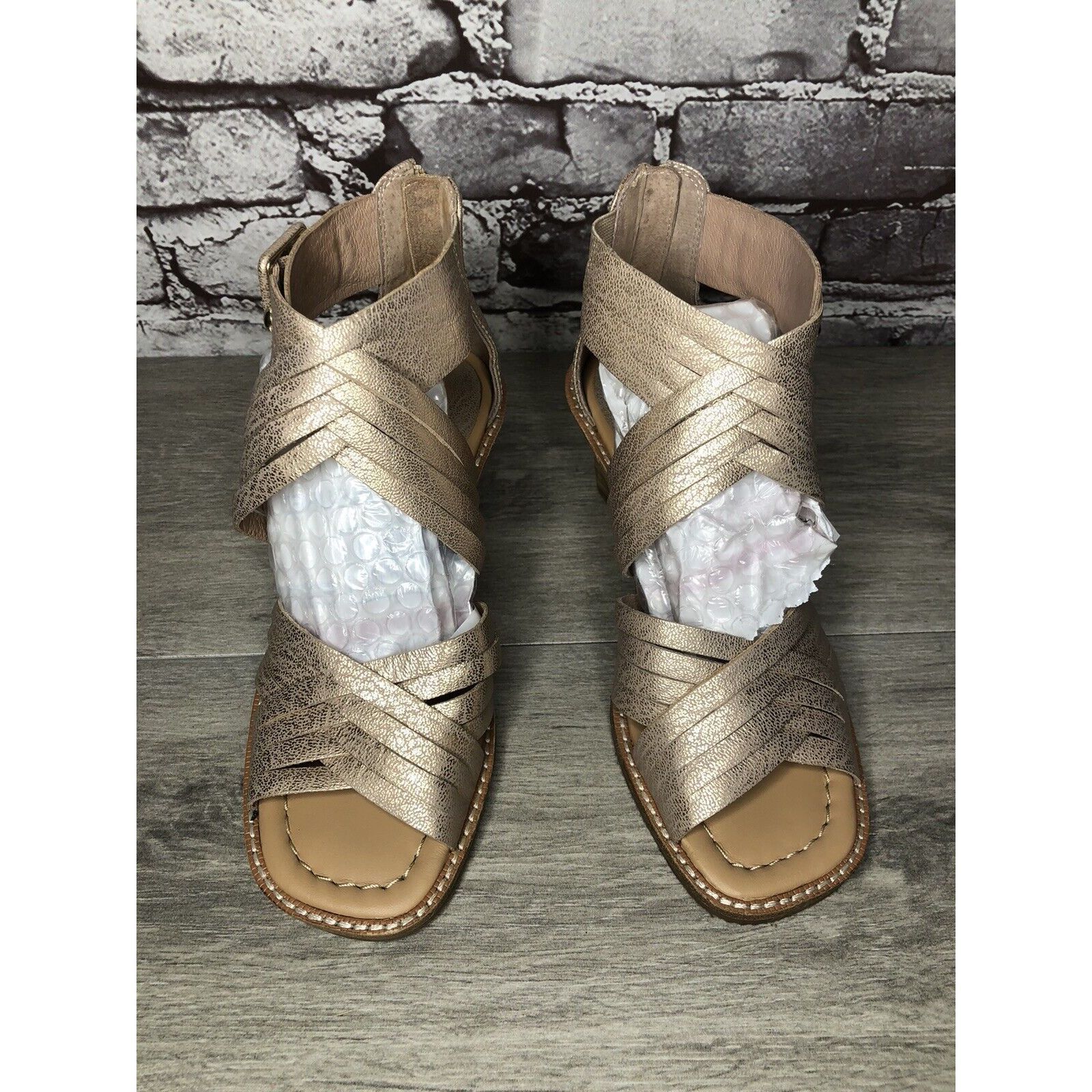 Donald Pliner Donald Pliner Junnah Gold Metallic Leather Ankle Strap Heel Size US 5.5 / IT 35.5 - 2 Thumbnail