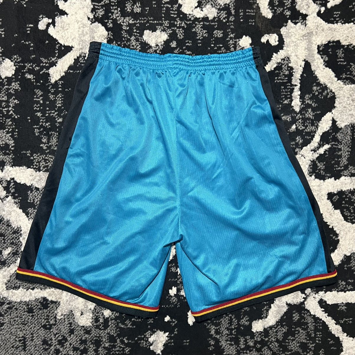 Champion × NBA × Vintage Vintage 90s Detorit Pistons Basketball Shorts Champion Teal Size US 29 - 2 Thumbnail