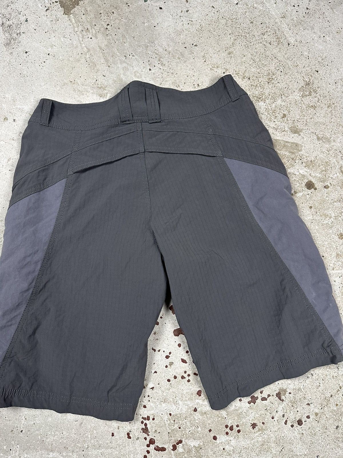 The North Face × Vintage Vintage Y2K The North Face Gray Shorts Outdoor Size US 30 / EU 46 - 11 Thumbnail