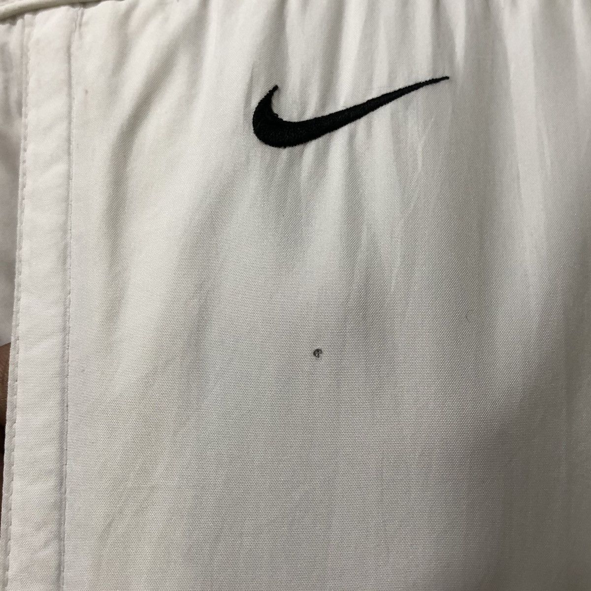 Nike Vintage Nike Small Logo White Puffer Jacket Size US L / EU 52-54 / 3 - 13 Thumbnail