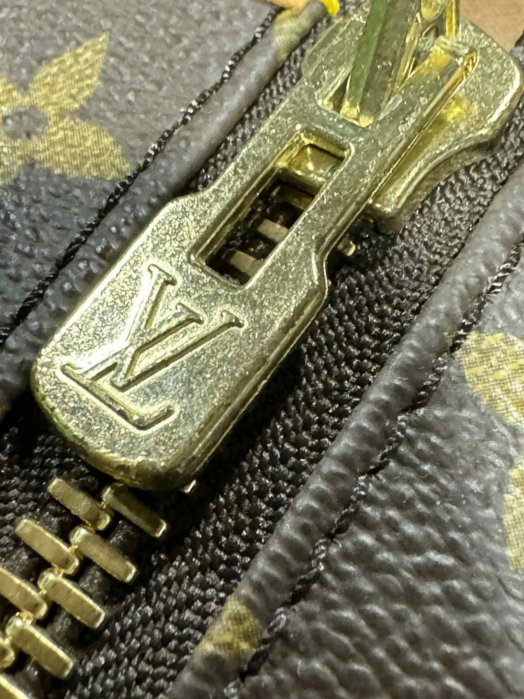 Louis Vuitton EUC Vintage LV Golf Bag SUPER RARE PIECE! Size ONE SIZE - 12 Thumbnail