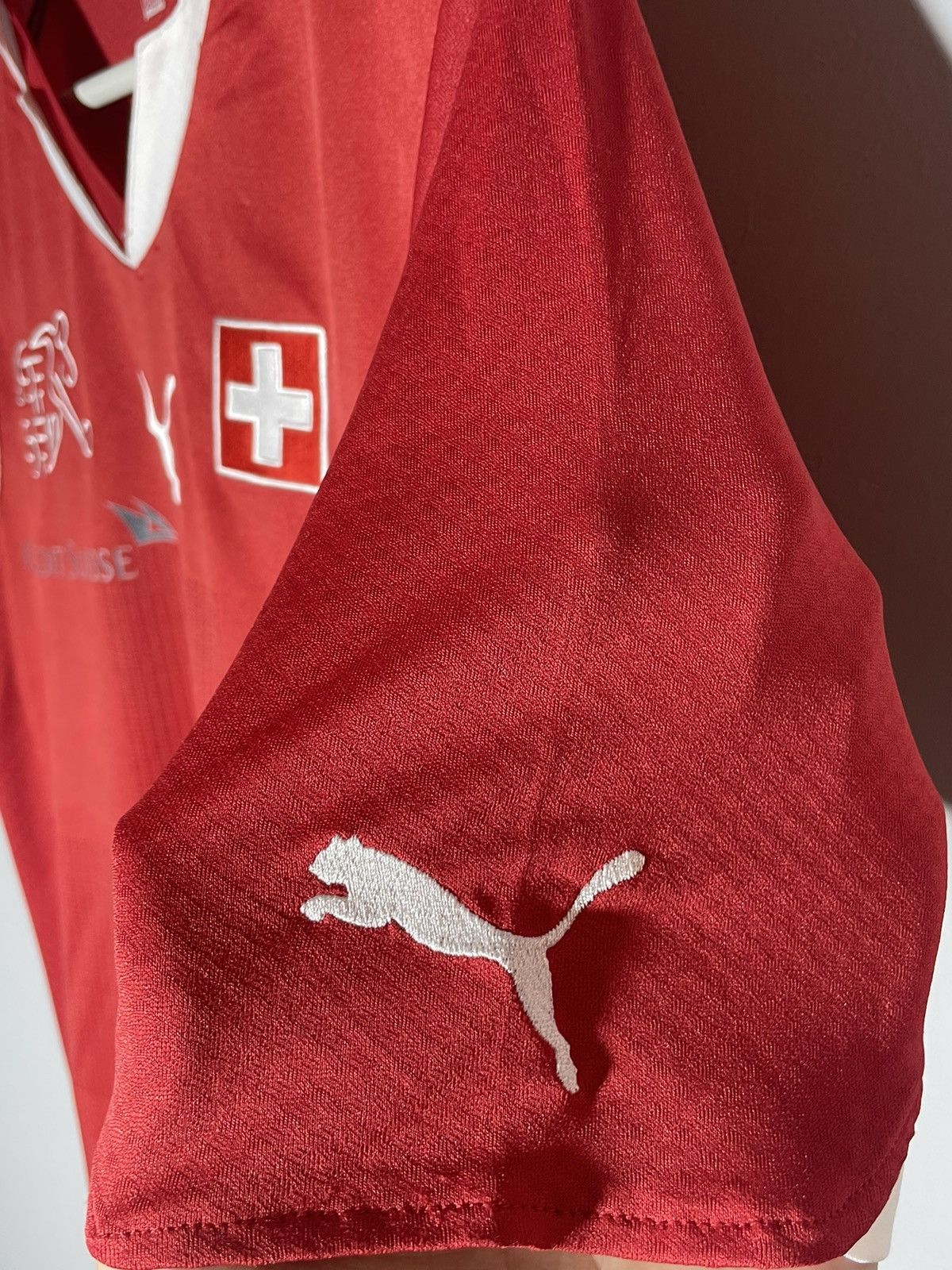 Puma #19 Behrami Switzerland Puma 2010 Home Football Shirt Size US S / EU 44-46 / 1 - 8 Thumbnail
