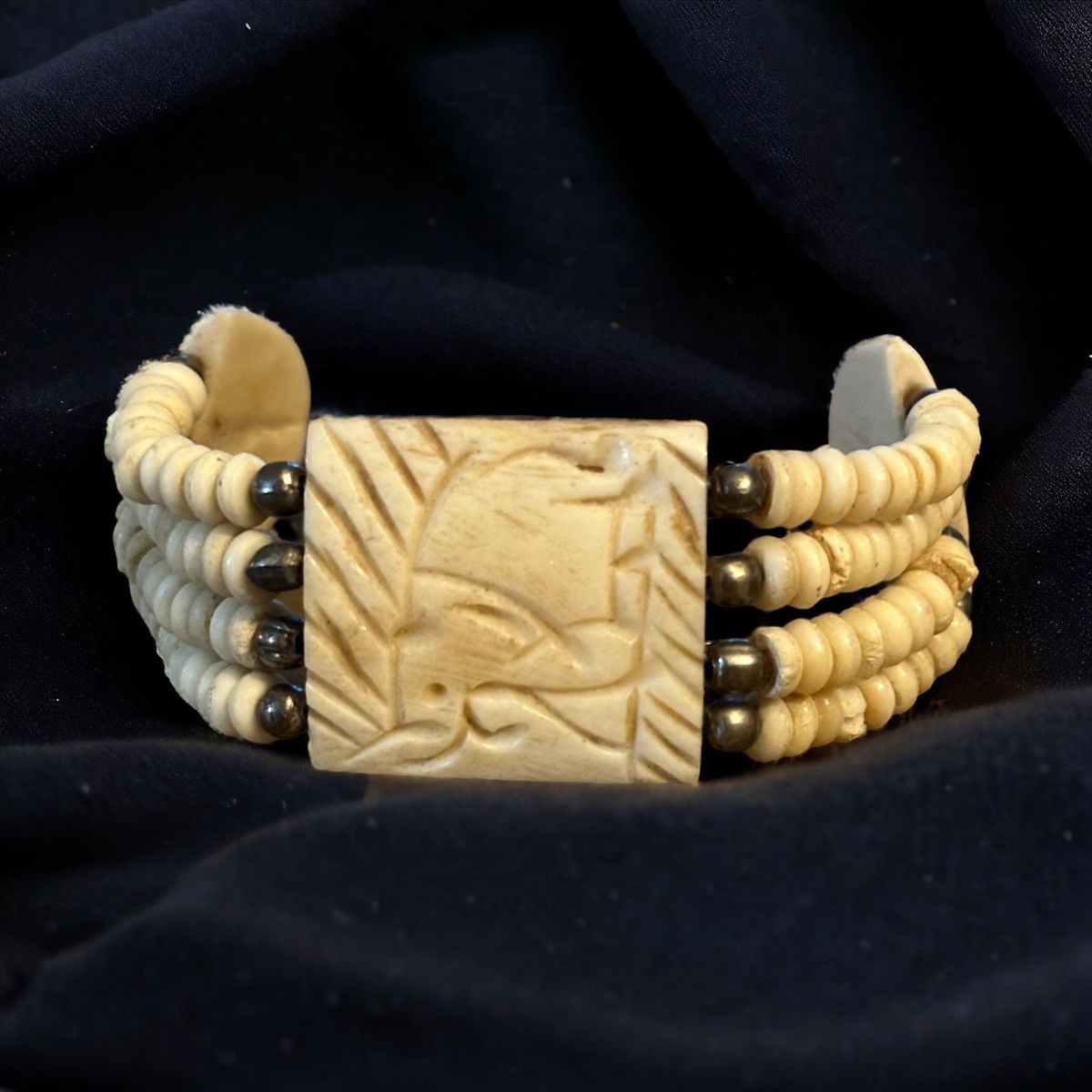 Vintage Vintage tribal carved bone bead bracelet Size ONE SIZE - 1 Thumbnail