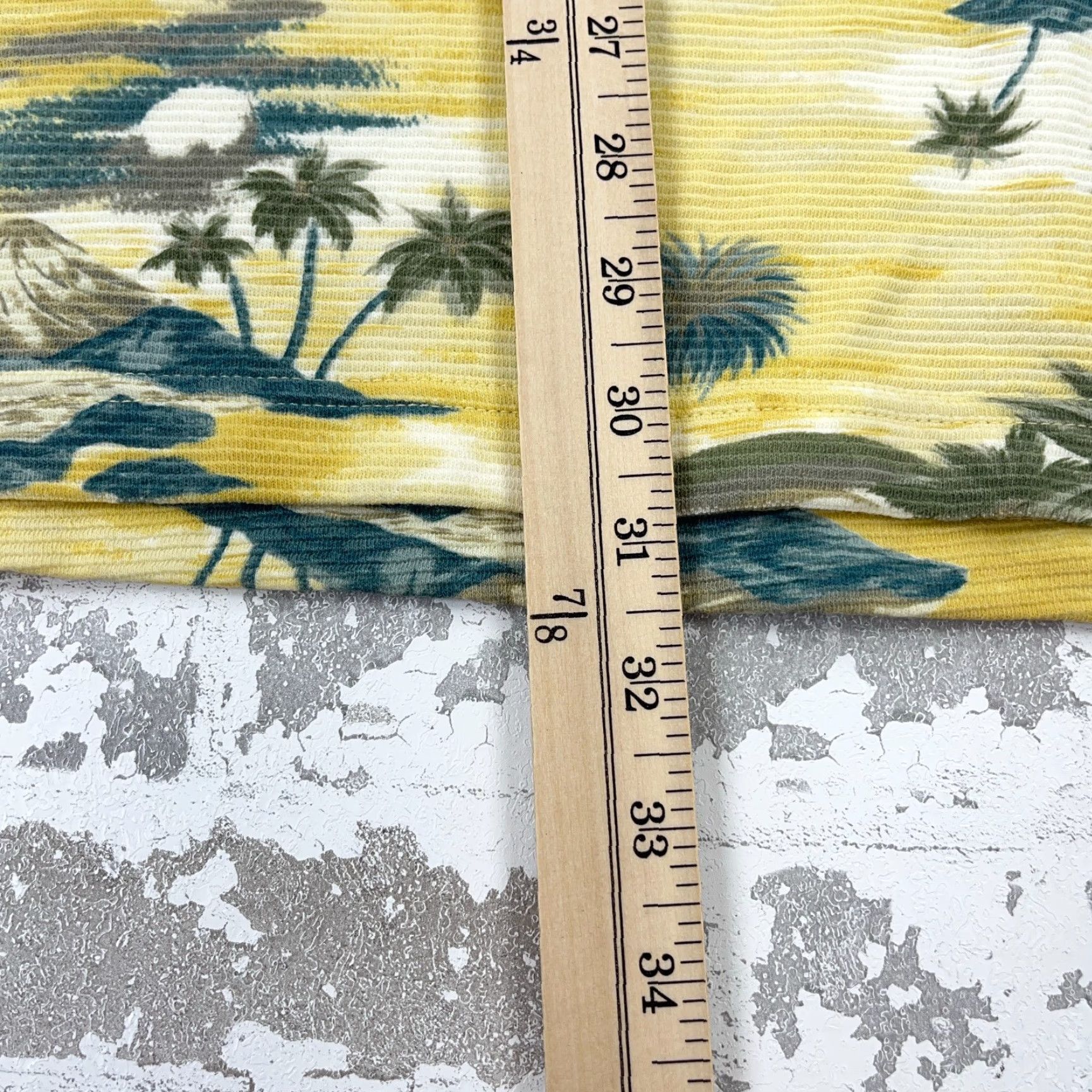 Tommy Bahama Tommy Bahama Polo Shirt Men Large Yellow Floral Hawaiian Beach Golf A7 Polo Size US L / EU 52-54 / 3 - 6 Thumbnail