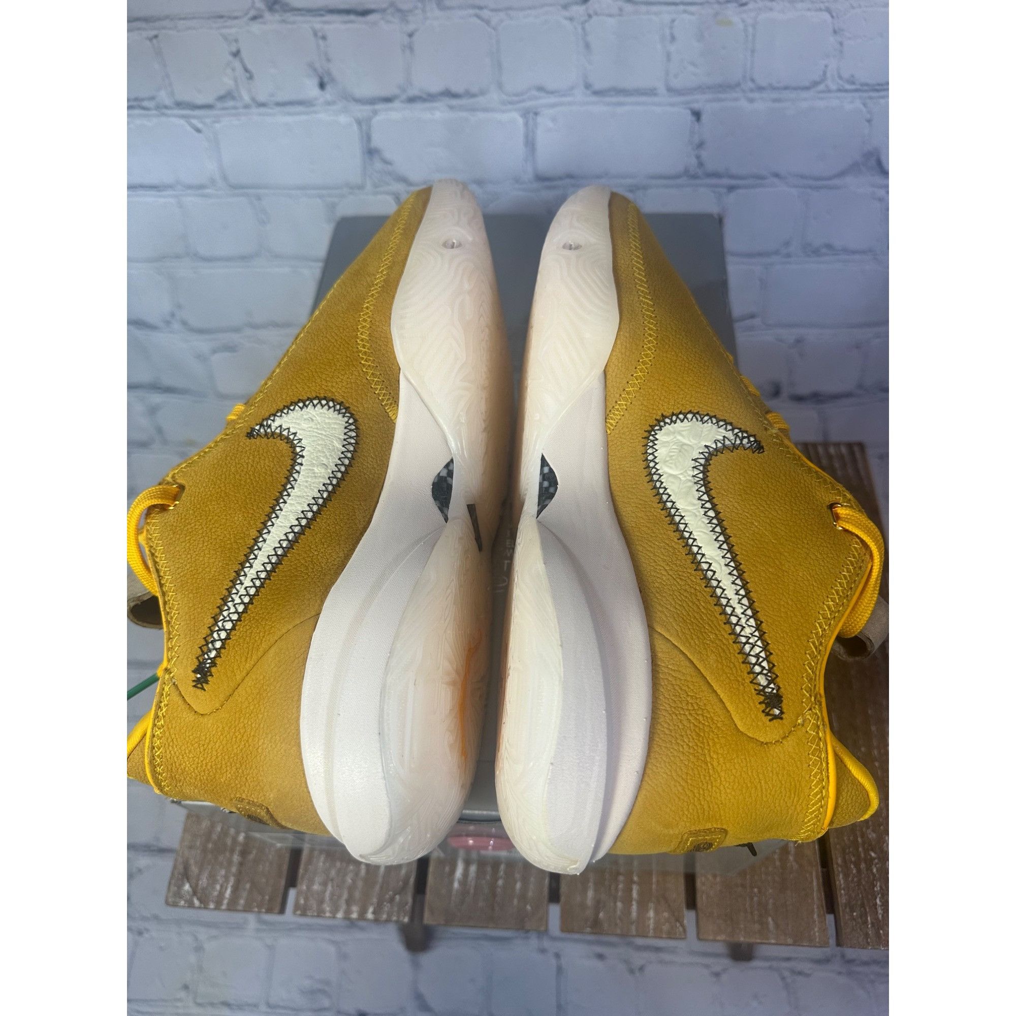Nike Nike Lebron 20 Unknwn Art Basel South Beast ( Miami Exclusiv Size US 7.5 / EU 40-41 - 5 Thumbnail