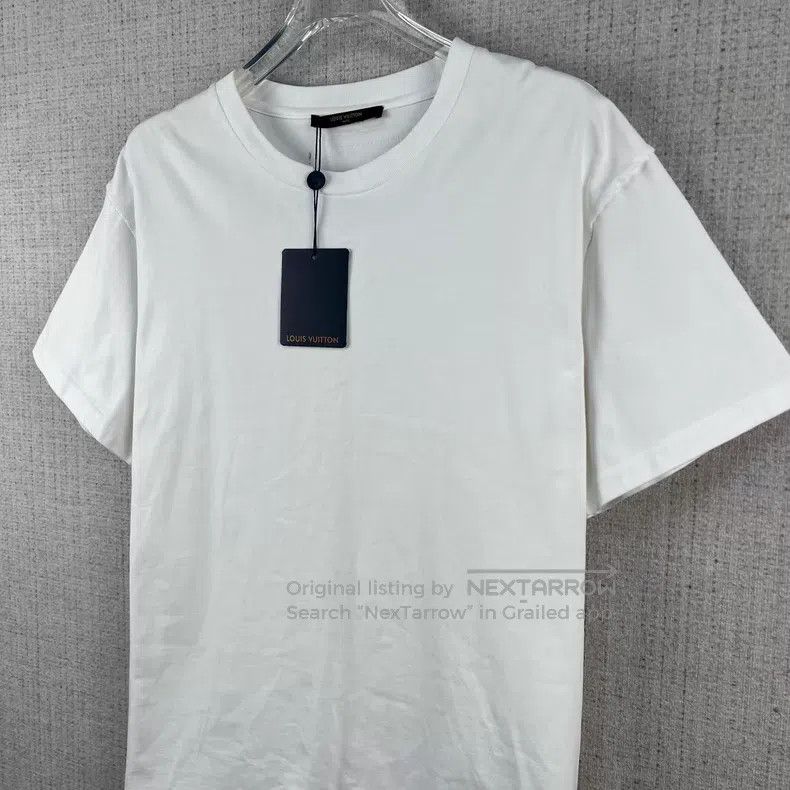 Louis Vuitton Louis Vuitton Solid embossed logo crewneck short sleeves Size US XL / EU 56 / 4 - 2 Thumbnail