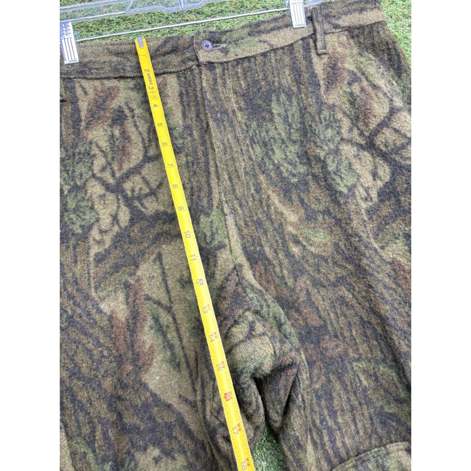 Vintage Columbia Horn Mesa Pants Mens 42 Camouflage Cargo Cotton Wool Belted Pockets Zip Button Vintage Style Cargo Pants Mens 42 Green Camouflage Size US 42 / EU 58 - 4 Thumbnail