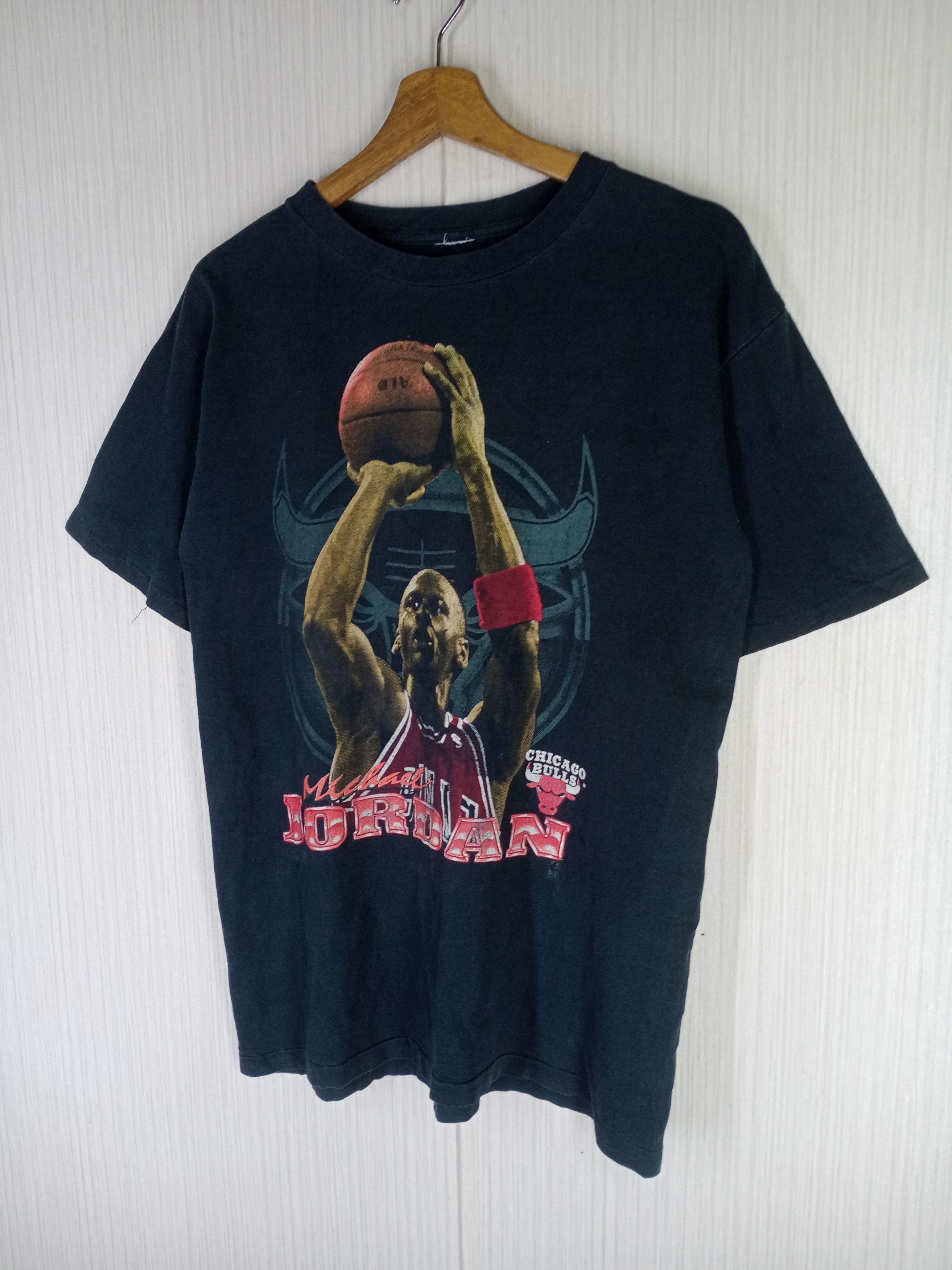 NBA Vintage 90s Michael Jordan Chicago Bulls Tshirt Size US M / EU 48-50 / 2 - 4 Thumbnail