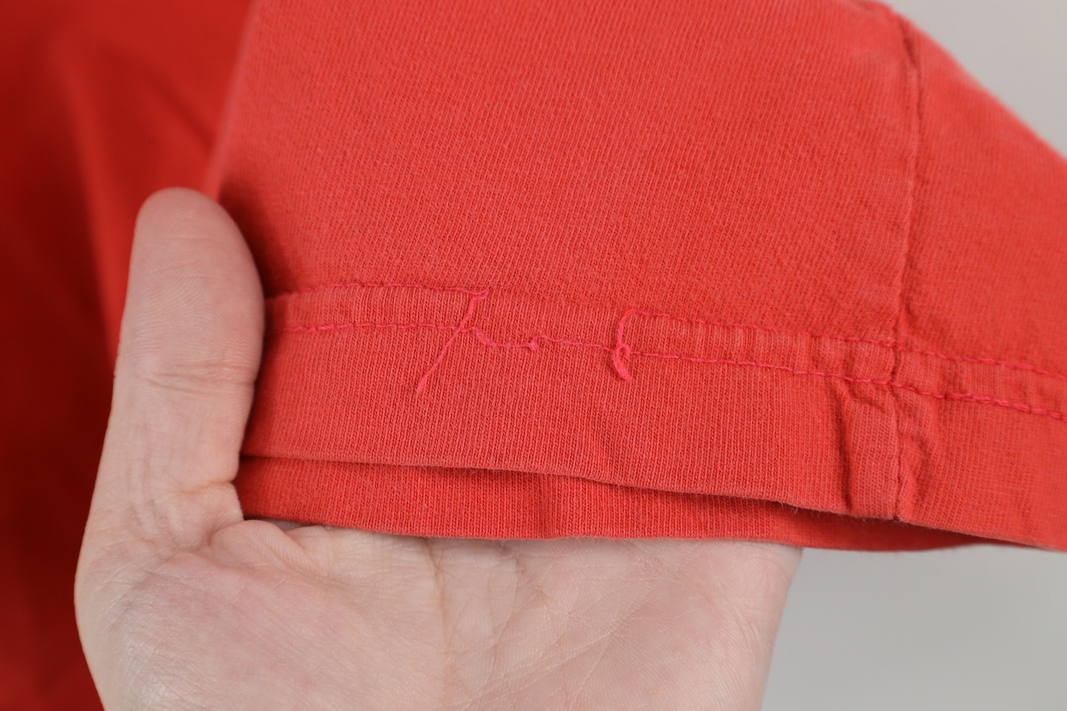 Levi's × Vintage Vintage 90s Levis Spell Out Script T-Shirt Coral Pink Cotton Size US M / EU 48-50 / 2 - 14 Thumbnail