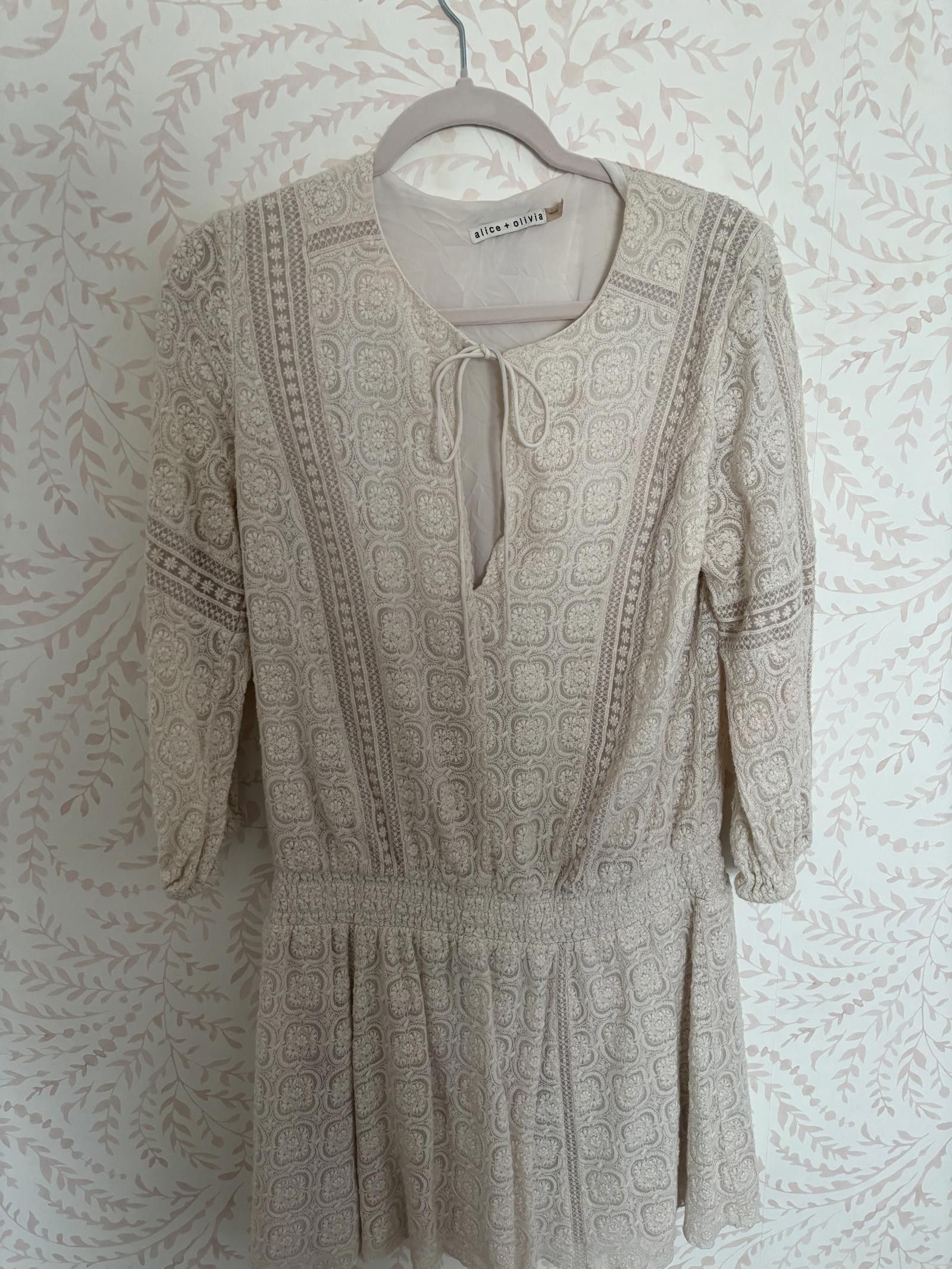 Designer EUC Alice + Olivia Stylish Cream Dress with Embroidery Size XL / US 12-14 / IT 48-50 - 3 Thumbnail