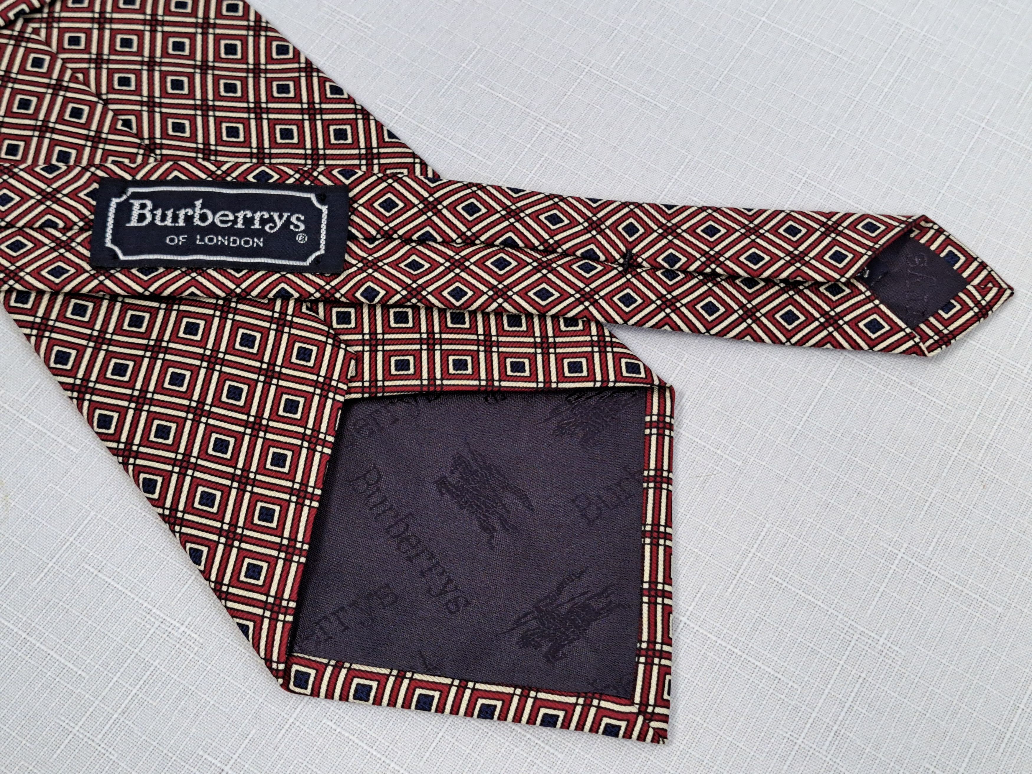 Burberry Burberrys vintage geometric pattern silk tie. Made in USA Size ONE SIZE - 1 Thumbnail