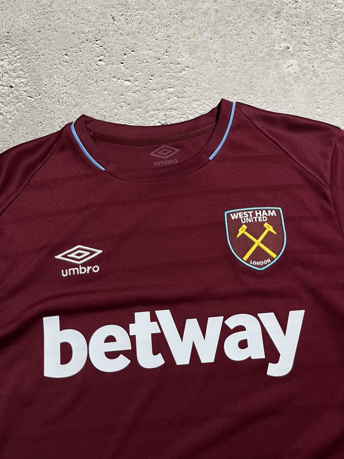Umbro #Grandad Fan Umbro West Ham United Betway Soccer Jersey Tee Size US L / EU 52-54 / 3 - 4 Thumbnail