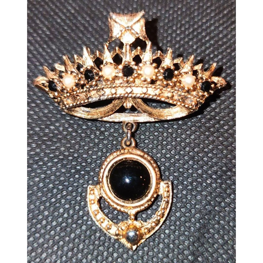 Vintage Vintage Gold Crown Brooch With Black Rhinestones Size ONE SIZE - 1 Thumbnail