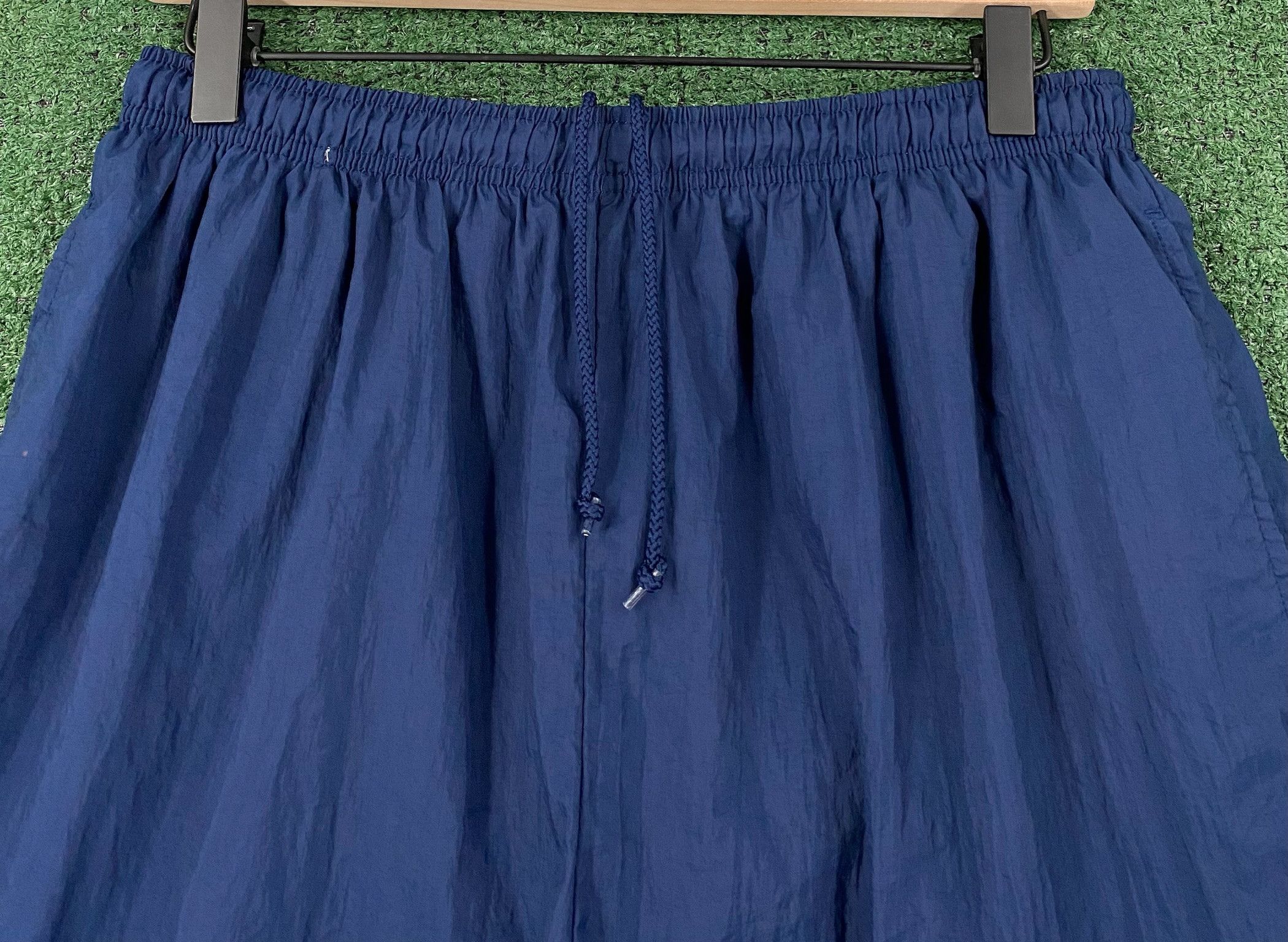 Nike 90’s Nike Spellout White Tag Navy Windbreaker Shorts Large Size US 36 / EU 52 - 2 Thumbnail