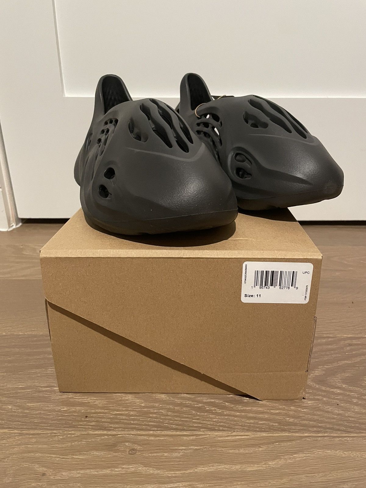 Yeezy Yeezy foam runner size 11 onyx new Size US 11 / EU 44 - 5 Thumbnail