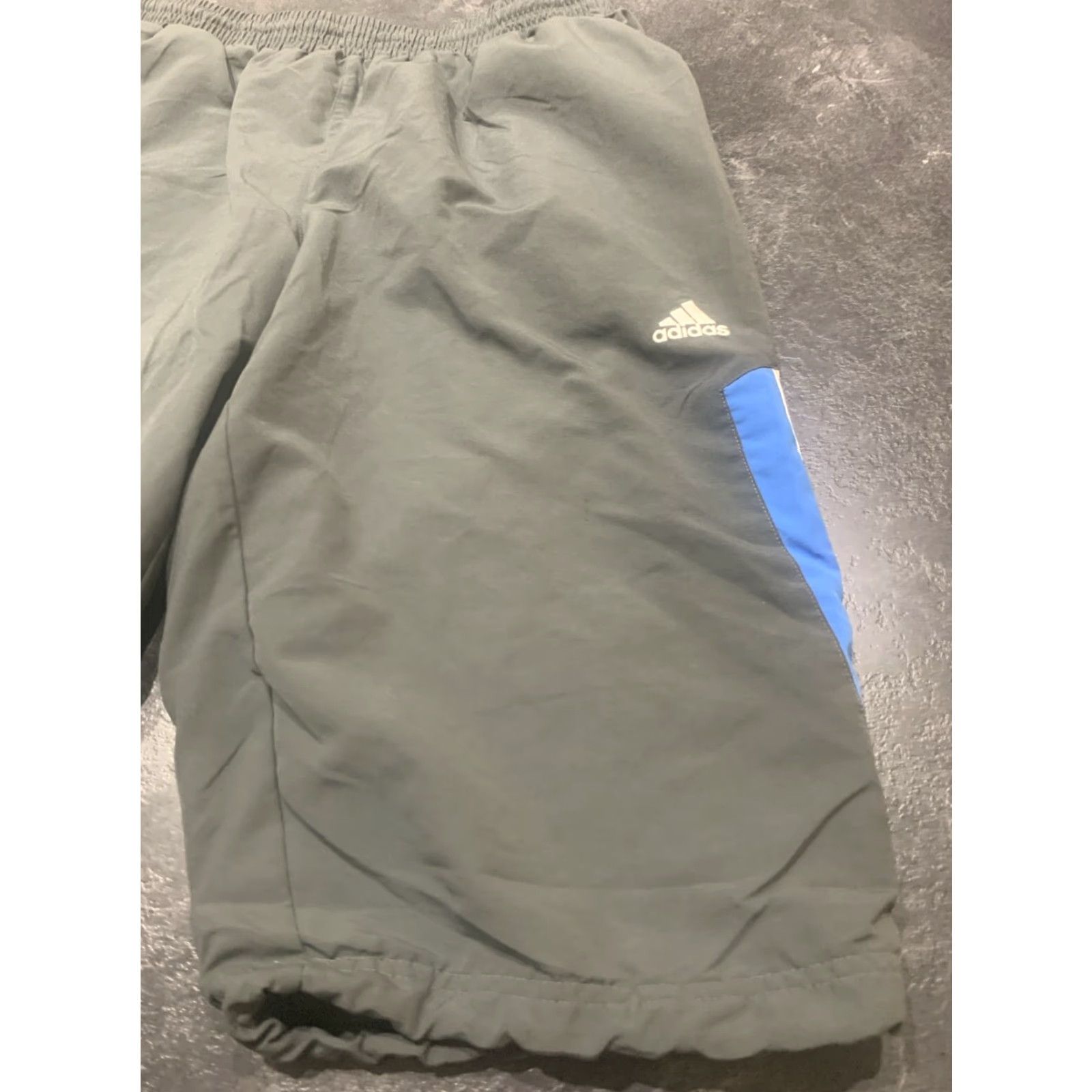 Adidas ADIDAS Windbreaker Shorts Pants Activewear Gray Large Mens Size US 33 - 2 Thumbnail