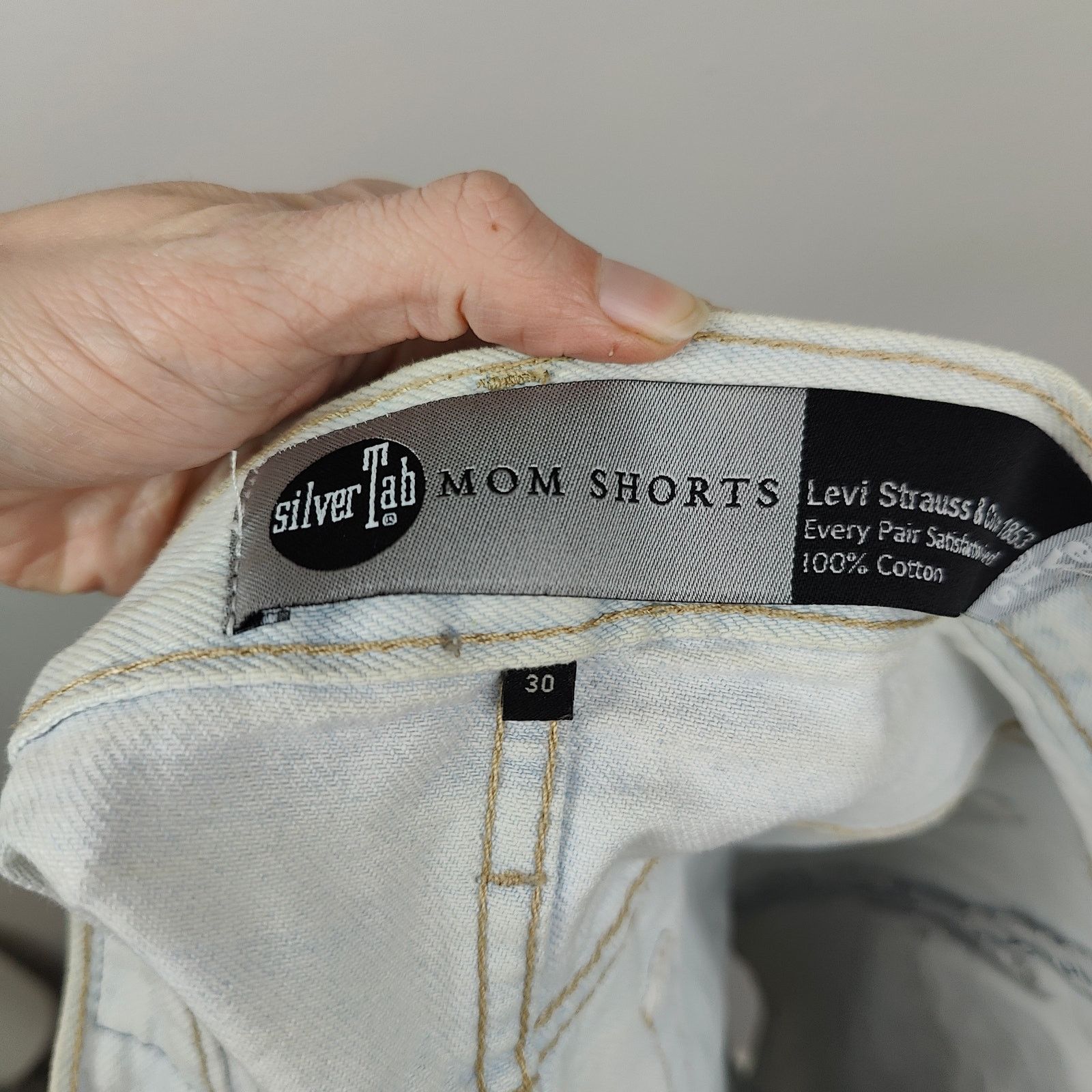 Levi's Levi's Silver Tab Mom Shorts Shorts Womens 30 Light Wash Size 30" / US 8 / IT 44 - 8 Thumbnail