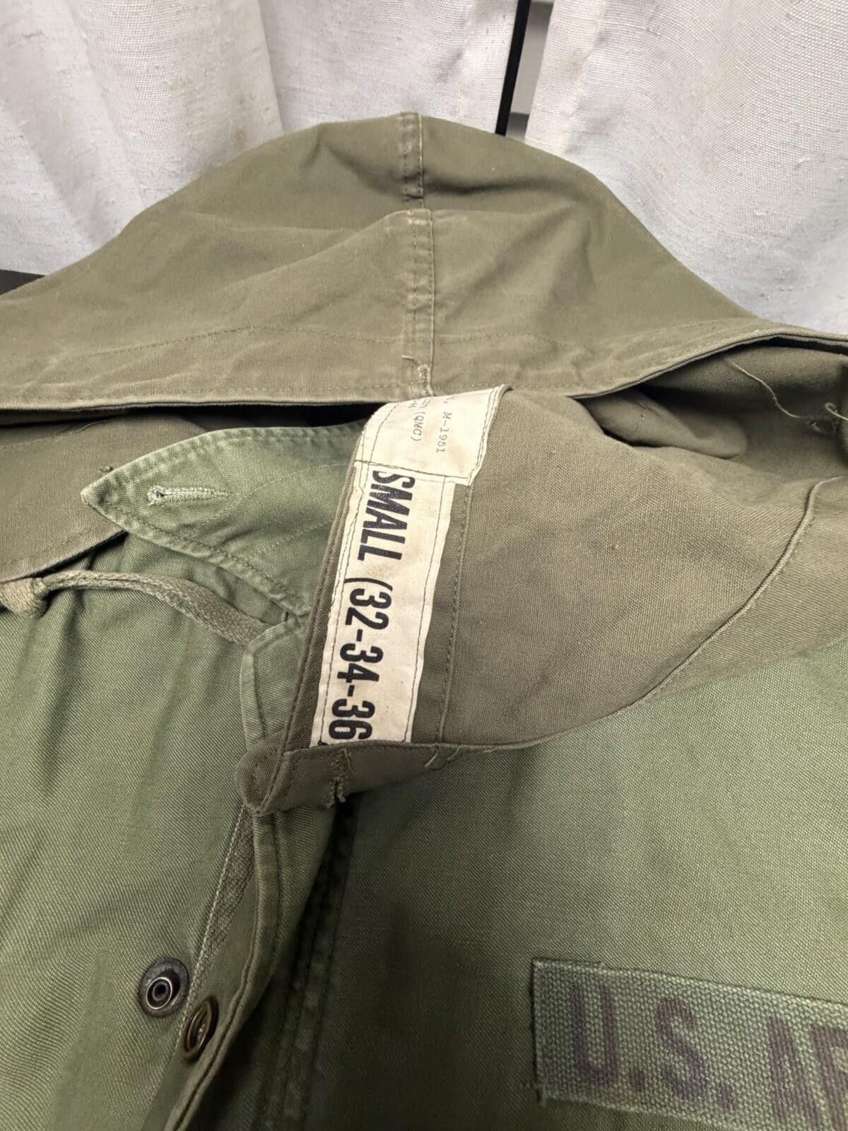 The Unbranded Brand VTG 1950 US Army M-1951 Field Coat w/ Hood & Liner Medium Size US M / EU 48-50 / 2 - 11 Thumbnail
