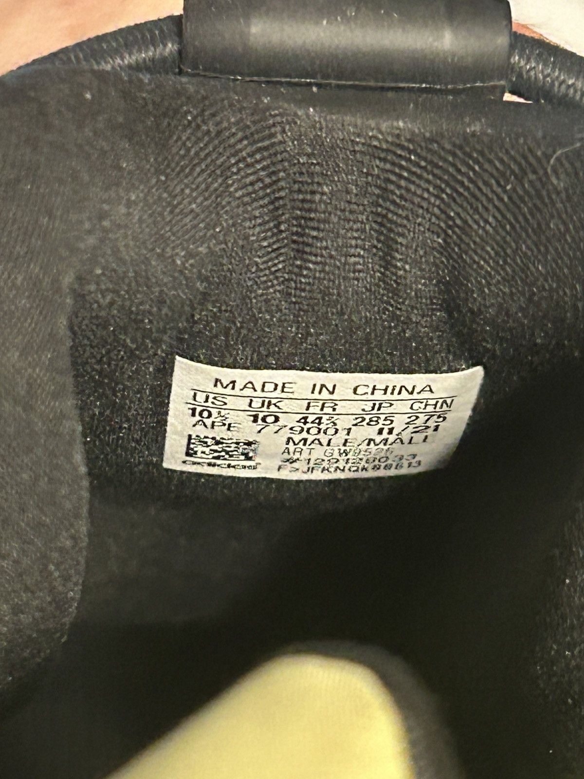 Yeezy Yeezy 700 mnvn resin 9/10 condition Size US 10.5 / EU 43-44 - 5 Thumbnail