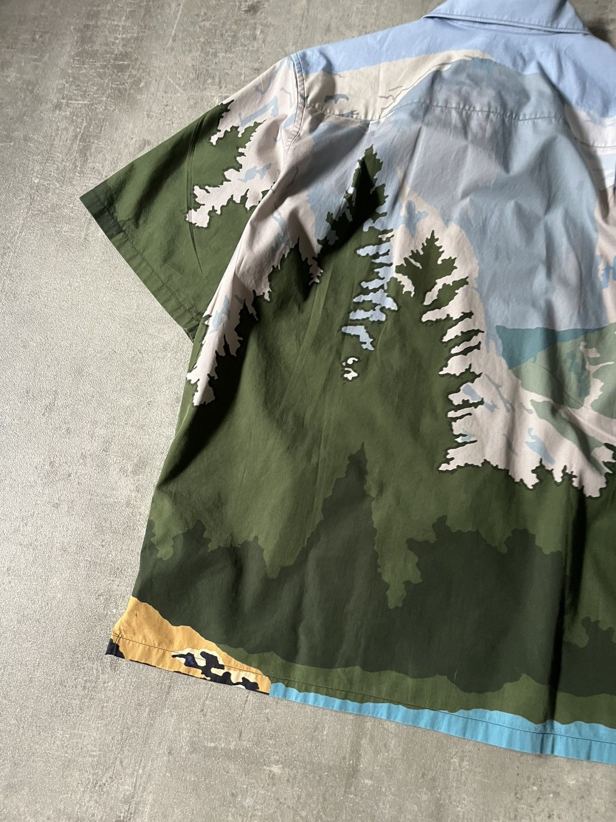 Prada Prada S/S 17 Landscape Mountain button up shirt Size US M / EU 48-50 / 2 - 9 Thumbnail