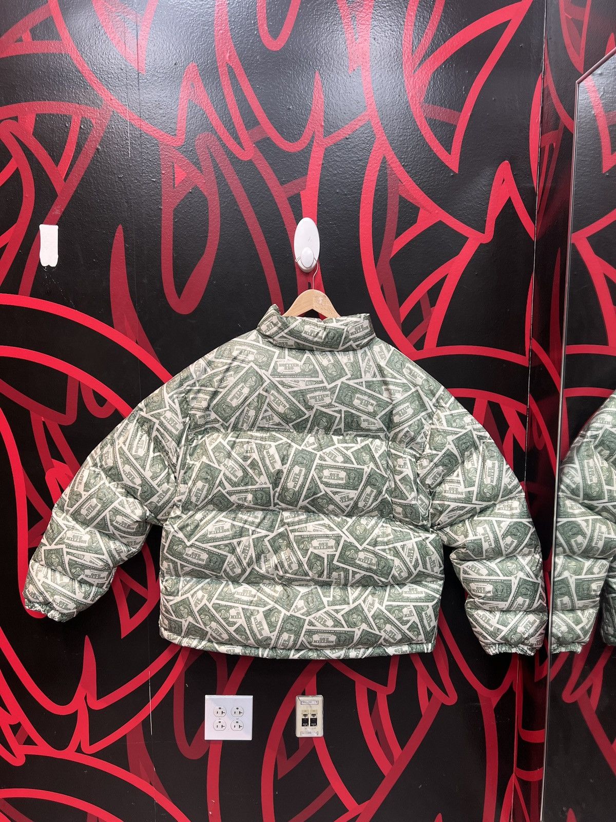 Vetements Vetements Mens Million Dollar Puffer Jacket Size US L / EU 52-54 / 3 - 2 Thumbnail