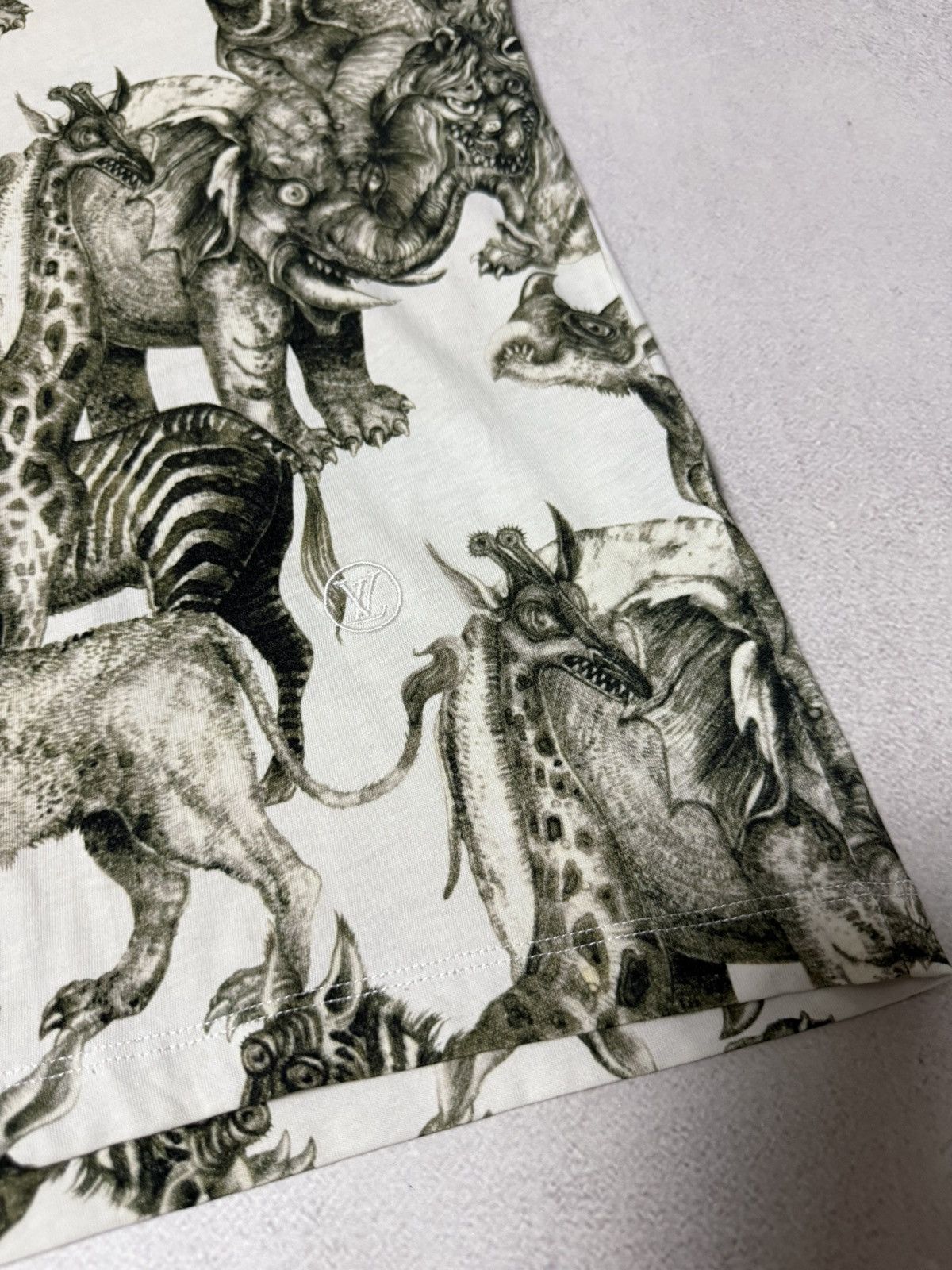 Louis Vuitton Louis Vuitton T Shirt Tee Overprinted Mens M Size Size US M / EU 48-50 / 2 - 3 Thumbnail