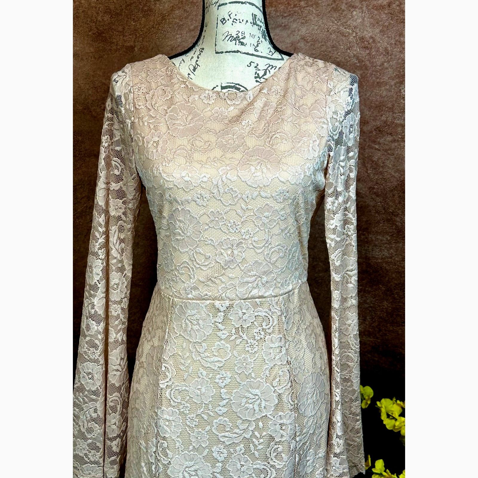 Show Me Your MuMu Show Me Your Mumu Natalie Lo Back Gown Champagne Lace M Size M / US 6-8 / IT 42-44 - 7 Thumbnail