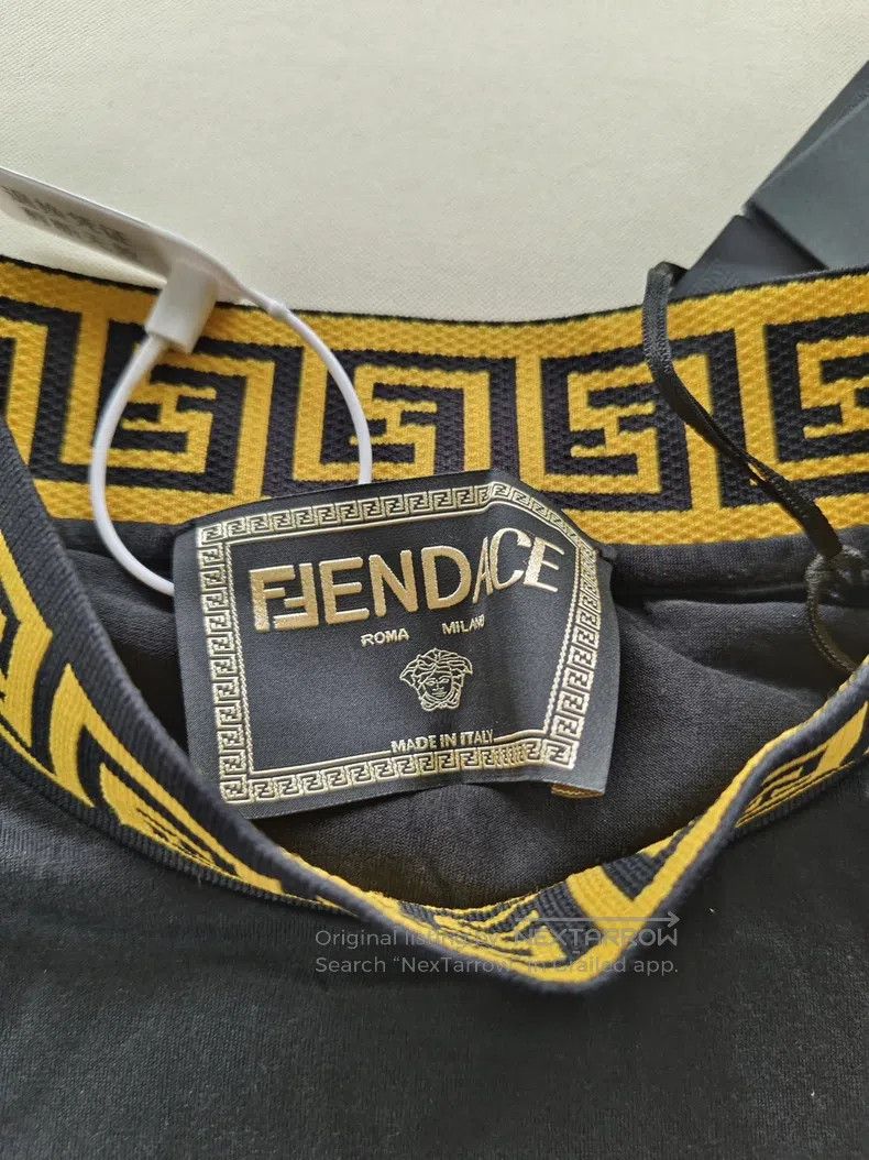 Versace Versace Co-branded short sleeves Classic presbyopia logo o Size US L / EU 52-54 / 3 - 2 Thumbnail