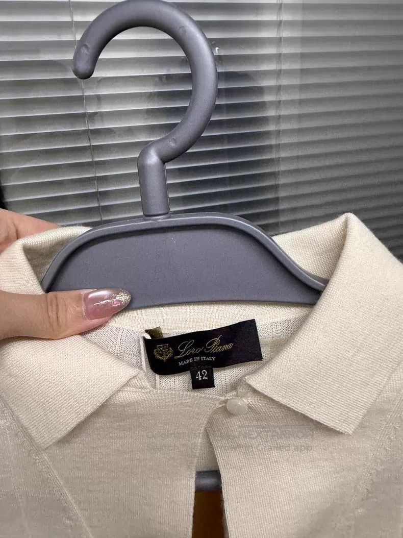 Loro Piana Loro Piana Button V-neck Cashmere Knit Top - Cashmere Size S / US 4 / IT 40 - 3 Thumbnail