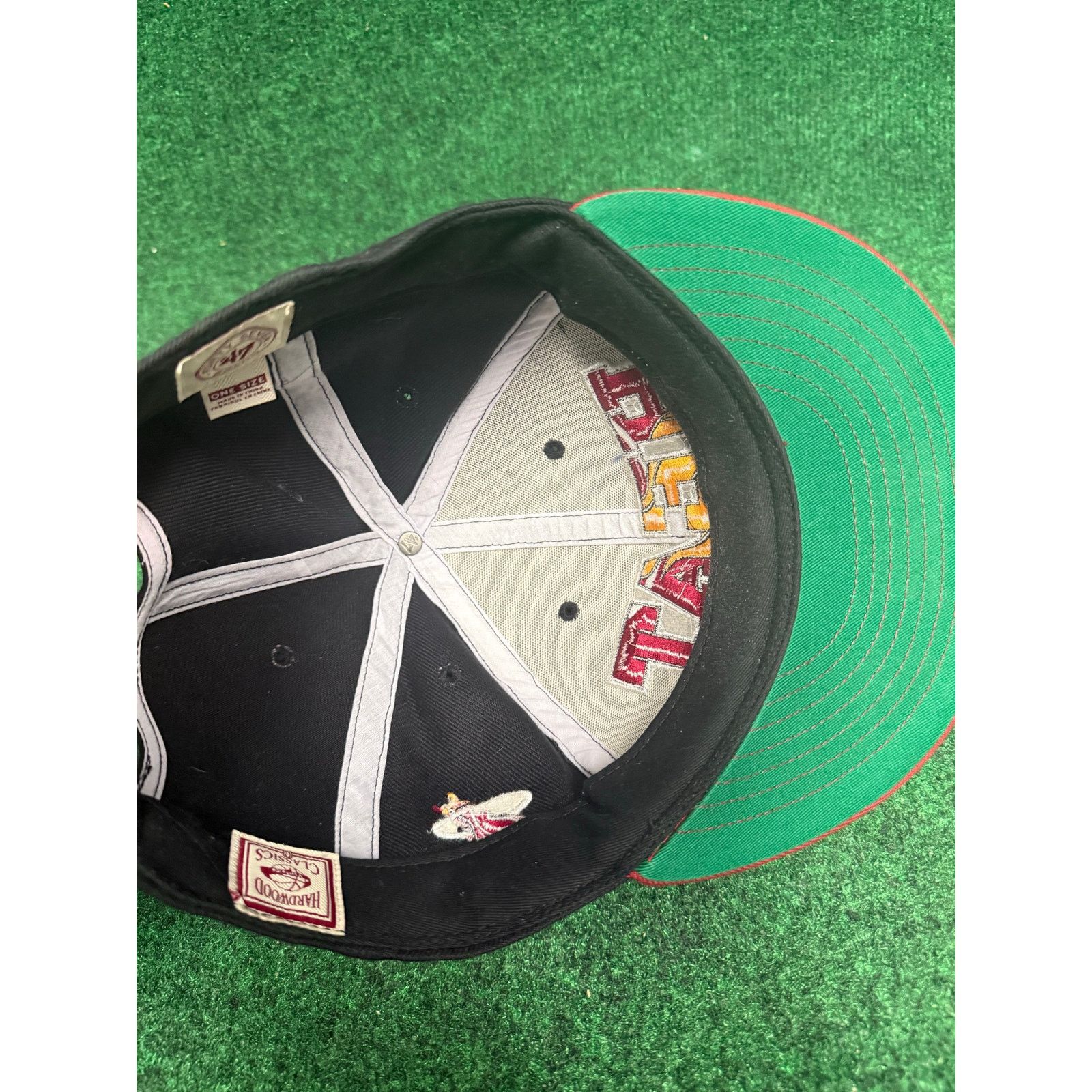 47 Miami Heat Black and Red SnapBack Mitchell & Ness OSFA Size ONE SIZE - 4 Thumbnail
