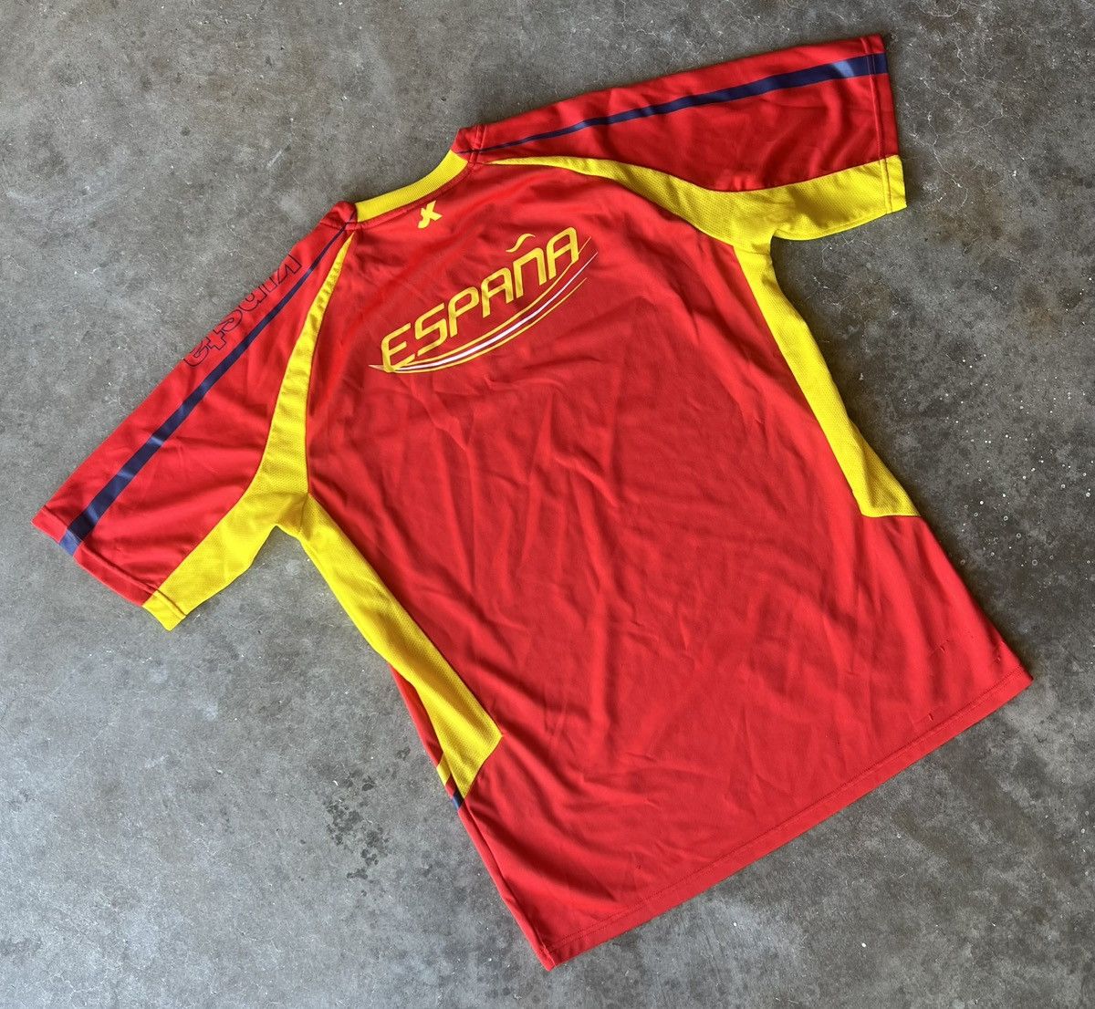Vintage Spain Soccer Jersey by Kipsta Size Medium Size US M / EU 48-50 / 2 - 4 Thumbnail