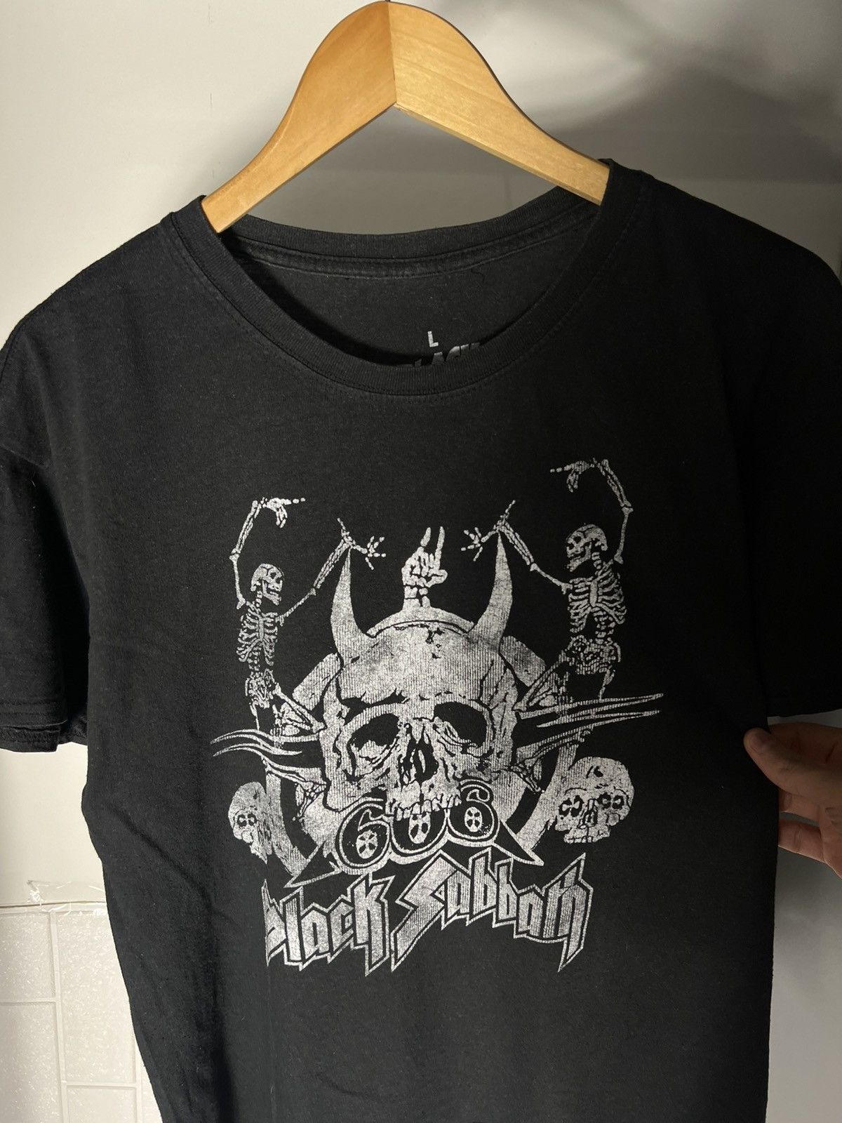 Band Tees VINTAGE BLACK SABBATH WORLD TOUR ROCK T-SHIRT METAL Y2K 90s Size US L / EU 52-54 / 3 - 7 Thumbnail