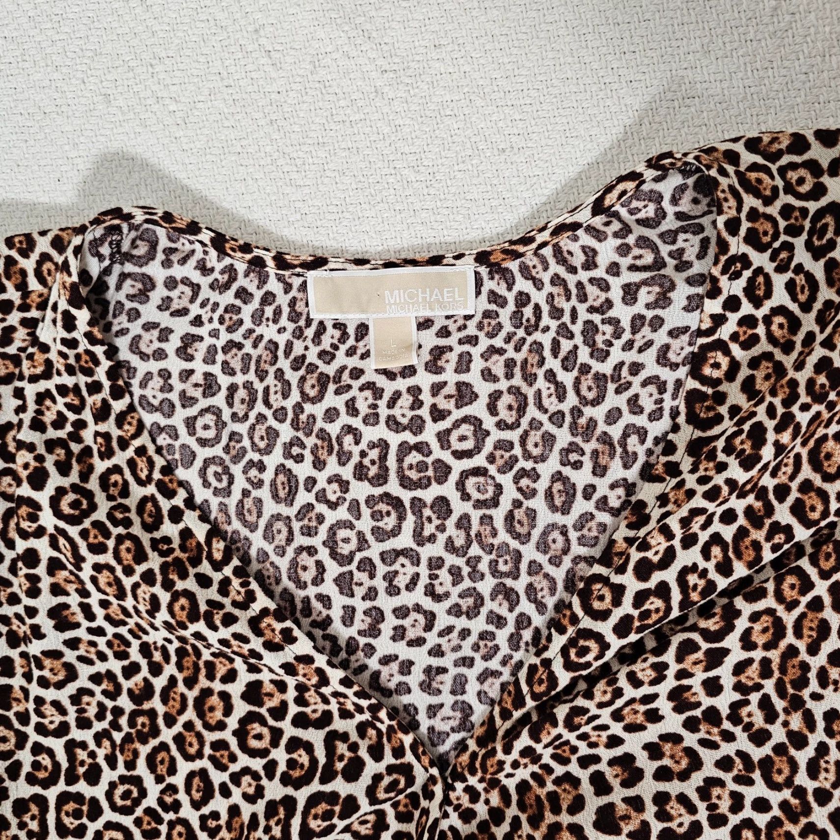 Michael Kors Michael Kors Cheetah Print Top Blouse V Neck Large Size L Long Sleeve Off Shoulder Snap Closure Size L / US 10 / IT 46 - 7 Thumbnail