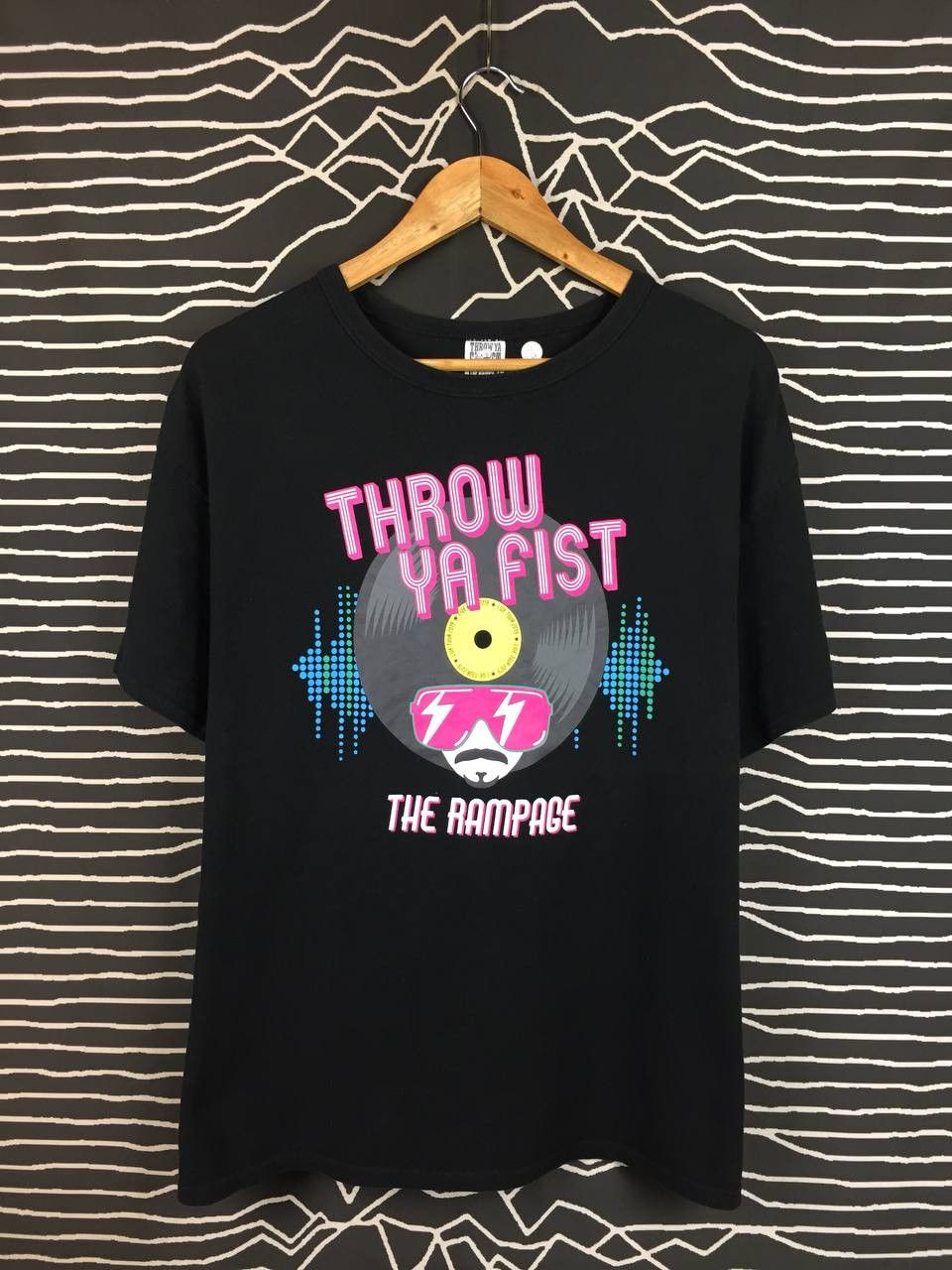 Band Tees The Rampage From Exile Tribe J-Pop Group Throw Ya Fist Tee Size US L / EU 52-54 / 3 - 1 Thumbnail