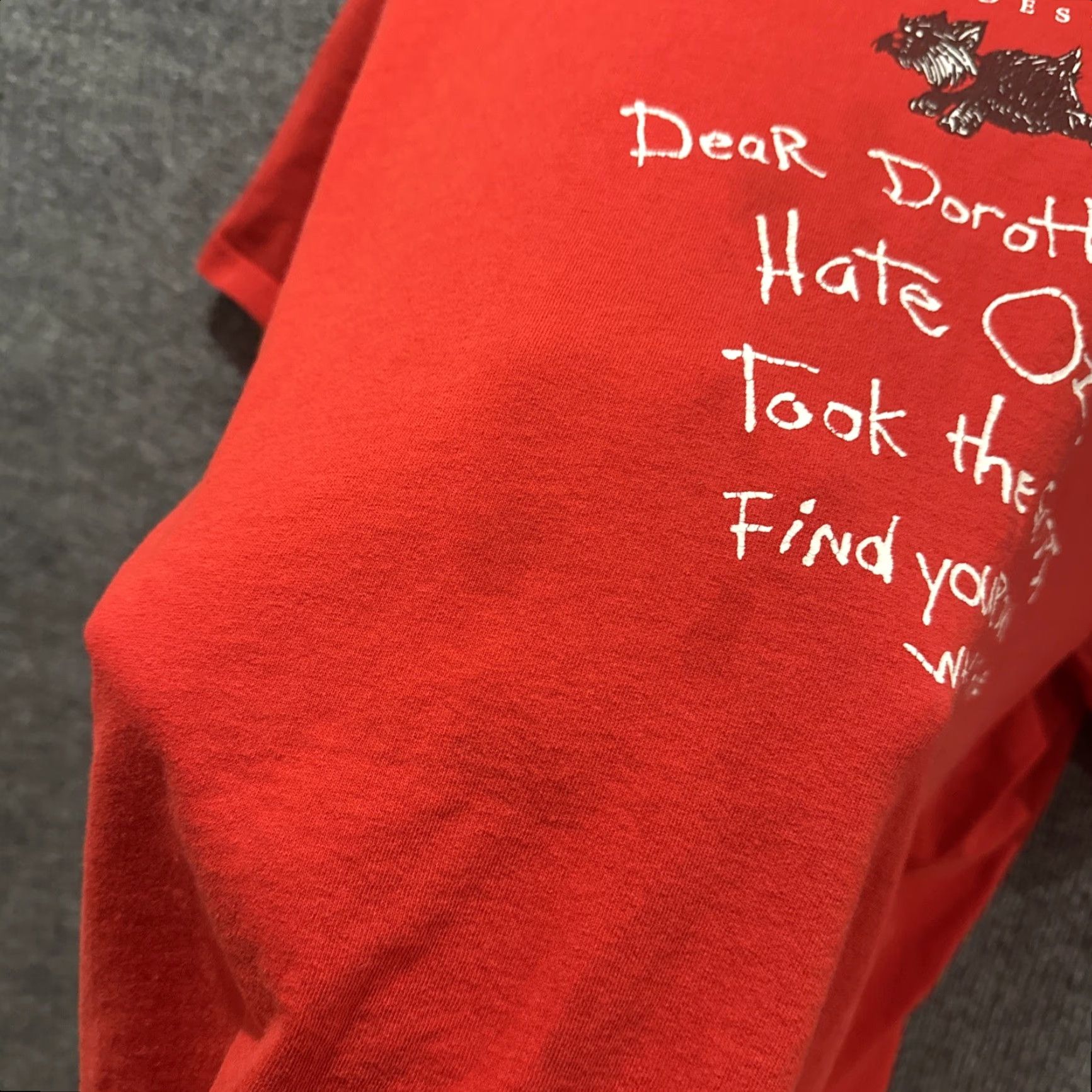 Gildan VINTAGE Wizard Of Oz Took The Shoes Toto Red T-Shirt Men’s 2XL HTF Y2K Mens 90s Gildan Regular Size 2XL Red T-Shirt Size US XXL / EU 58 / 5 - 4 Thumbnail