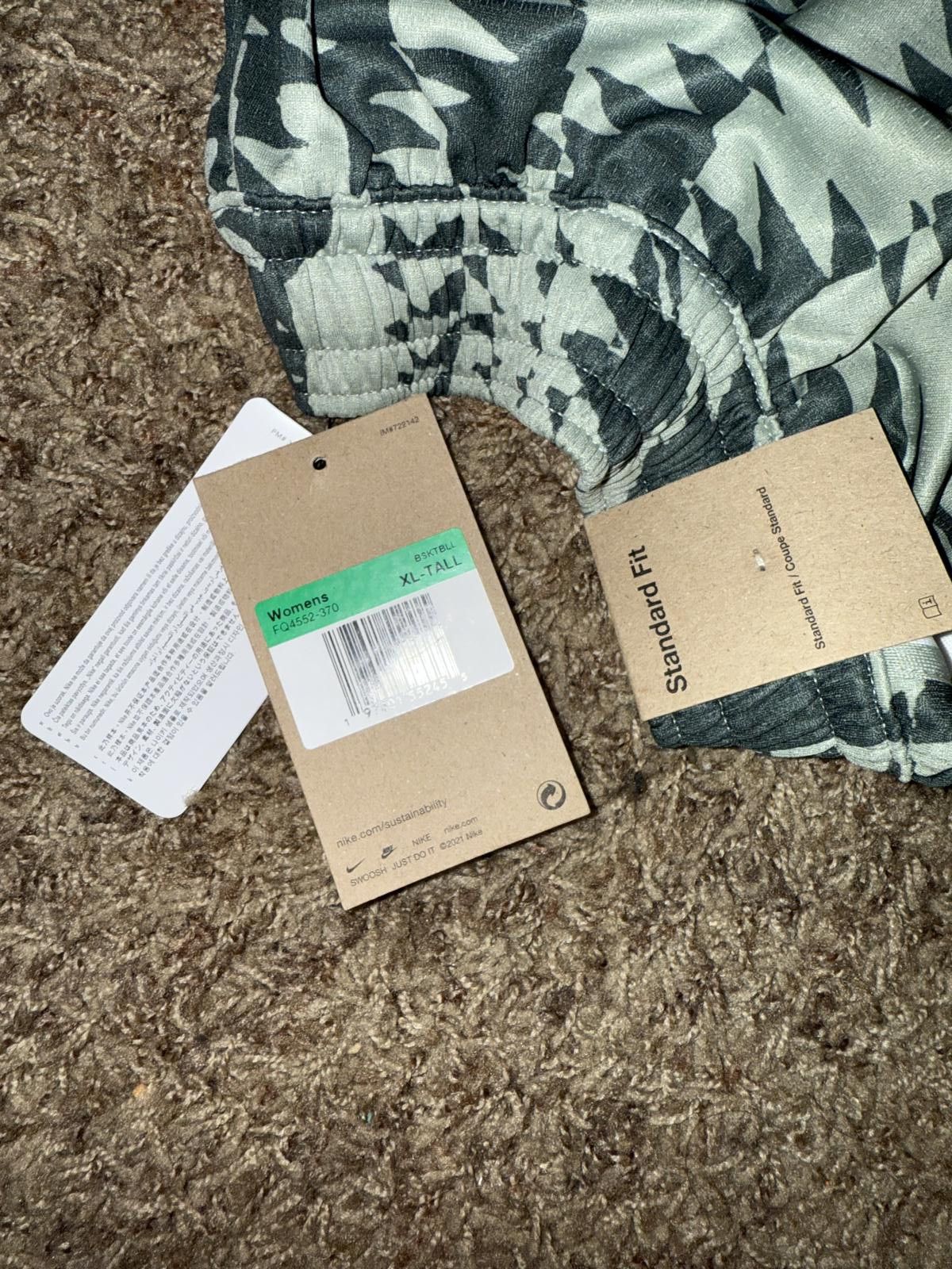 Nike Nike Women’s-Tall Swoosh Fly Crossover Dri-FIT Green Shorts Sample Size 40" / US 18 - 6 Thumbnail