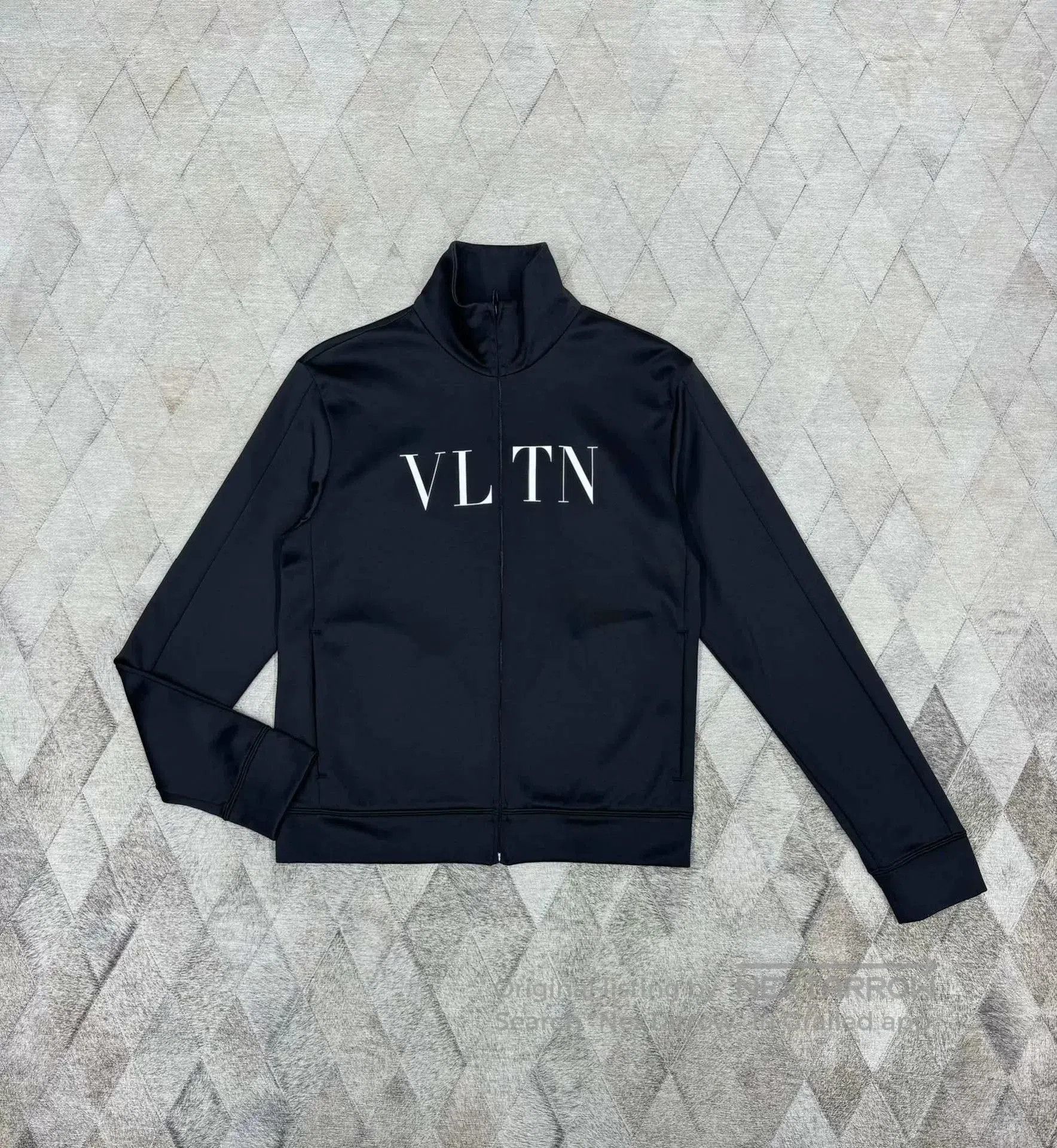 Valentino Valentino Classic Logo Coach Jacket. Size US XS / EU 42 / 0 - 1 Thumbnail